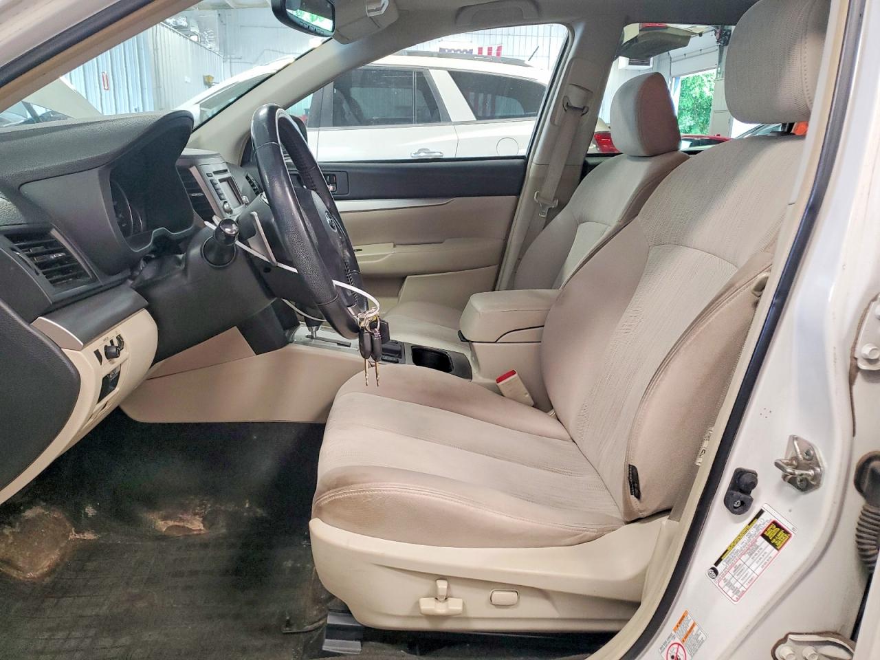 2014 Subaru Outback 2.5i Premium White vin: 4S4BRBDC2E3317150