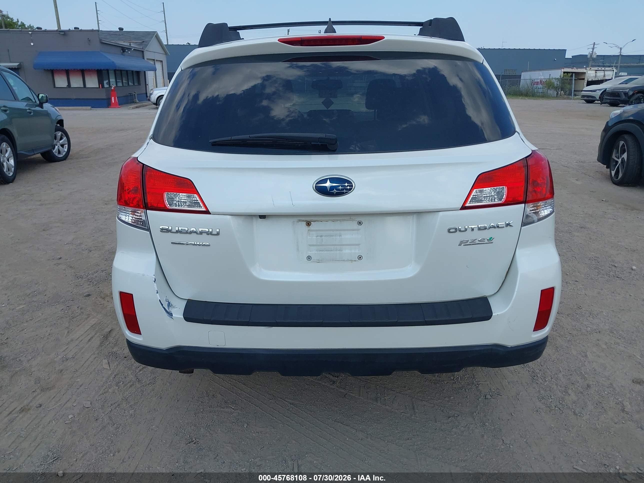 2014 Subaru Outback 2.5i Premium White vin: 4S4BRBDC3E3206316