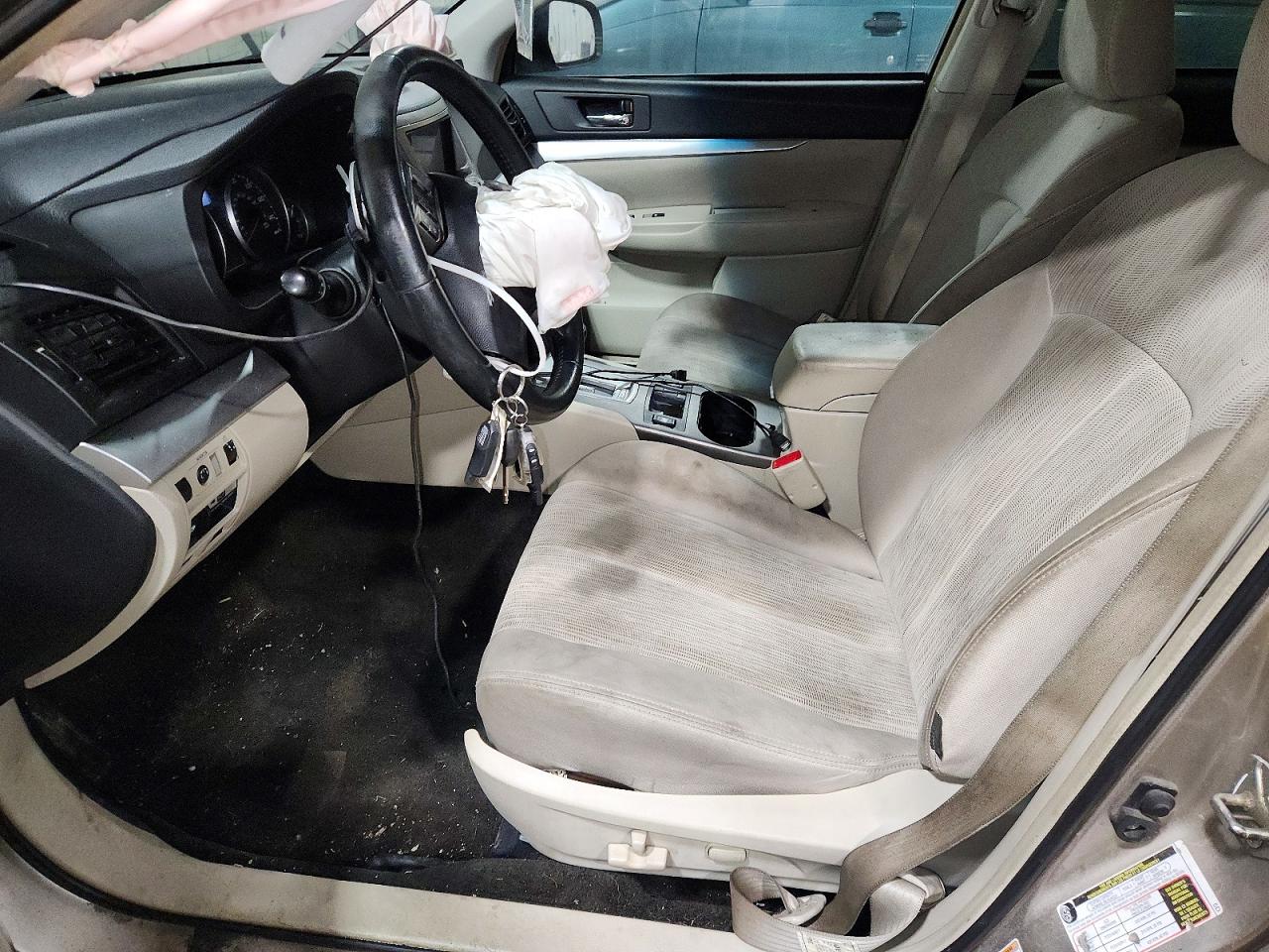 2014 Subaru Outback 2.5i Premium Silver vin: 4S4BRBDC3E3244631