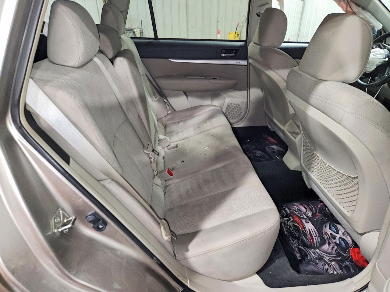2014 Subaru Outback 2.5i Premium Silver vin: 4S4BRBDC3E3244631