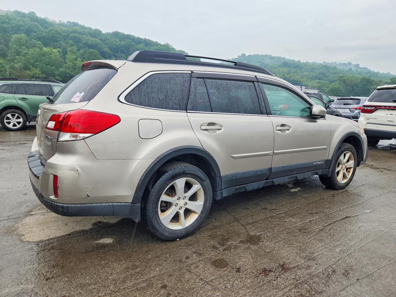 2014 Subaru Outback 2.5i Premium Gold vin: 4S4BRBDC3E3296552