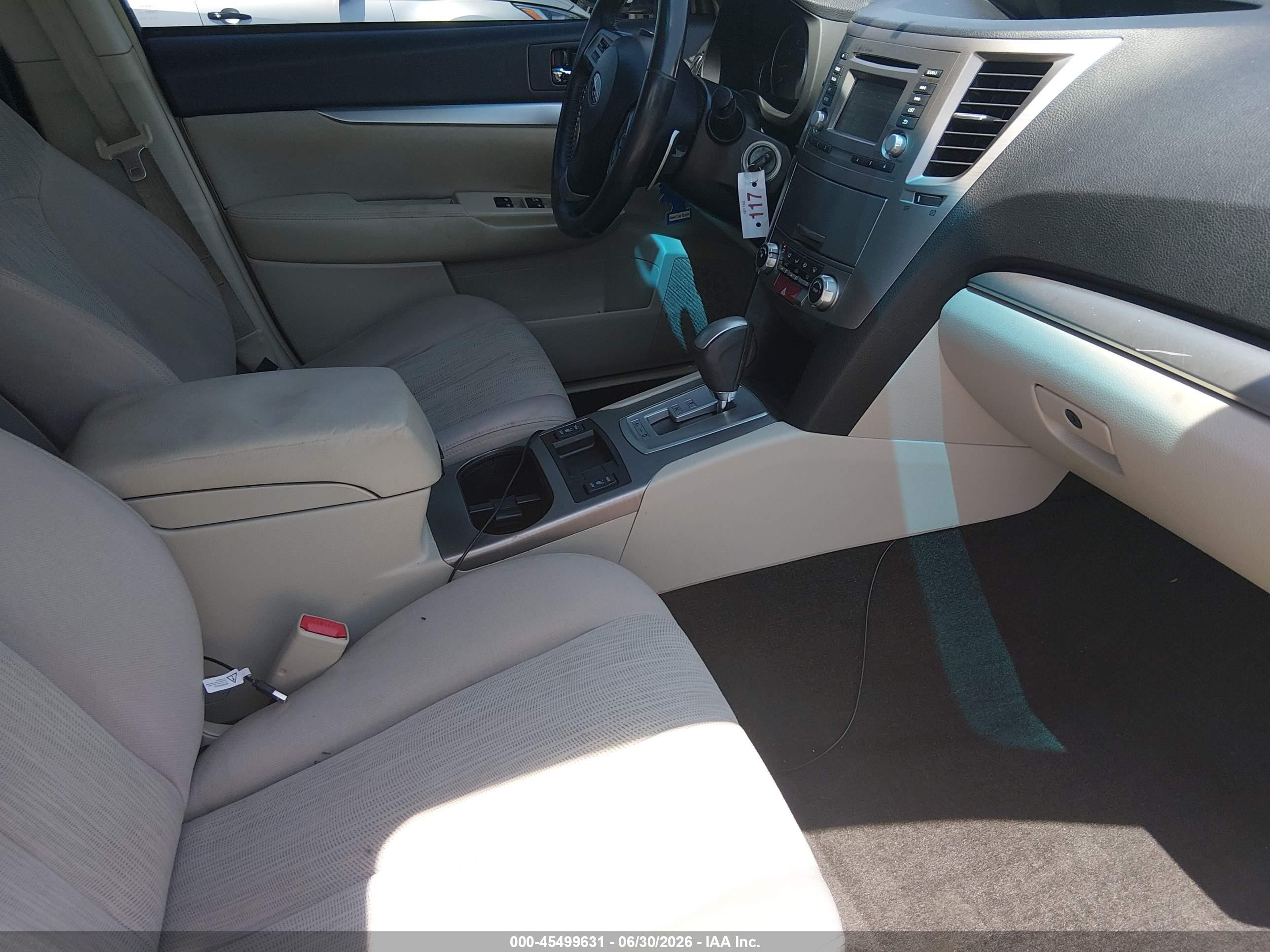 2014 Subaru Outback 2.5i Premium White vin: 4S4BRBDC4E3278822