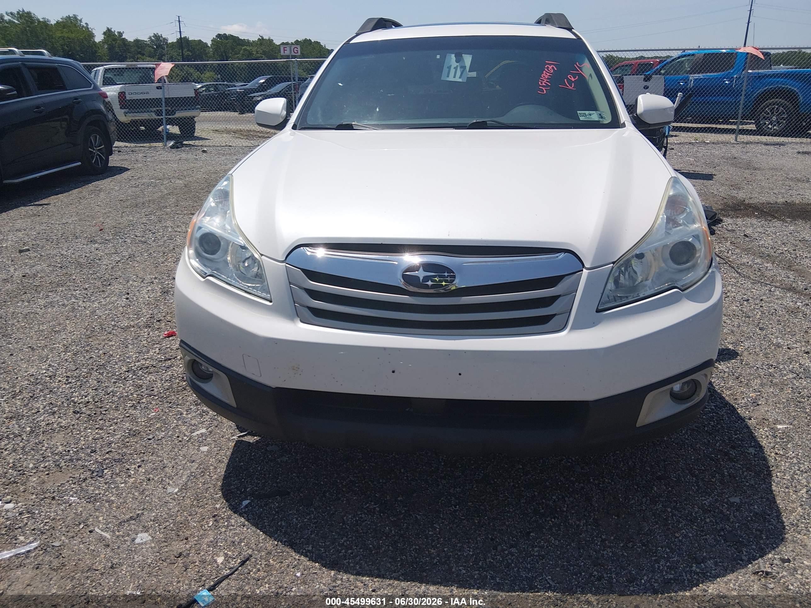 2014 Subaru Outback 2.5i Premium White vin: 4S4BRBDC4E3278822