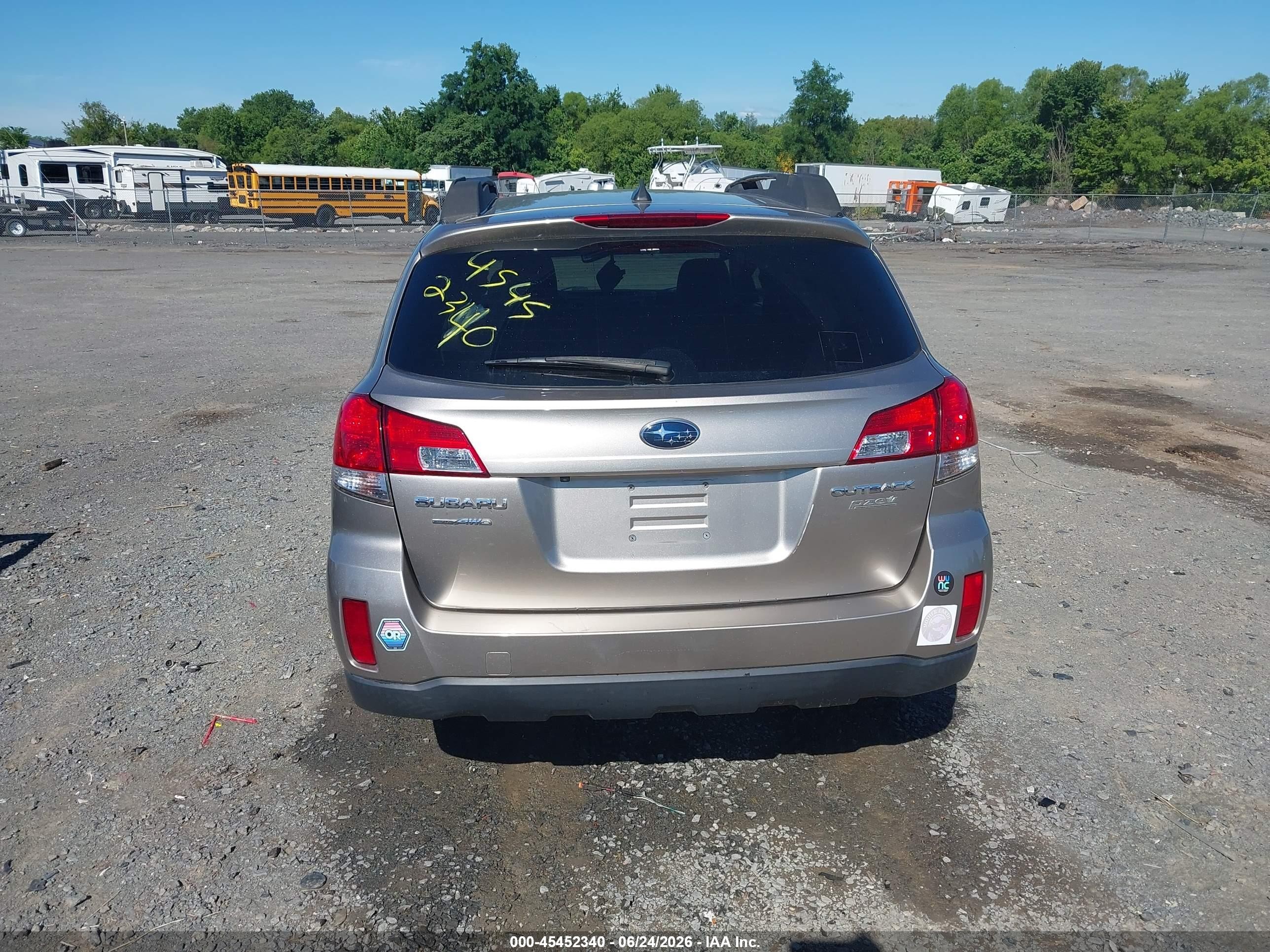2014 Subaru Outback 2.5i Premium Gold vin: 4S4BRBDC4E3328358
