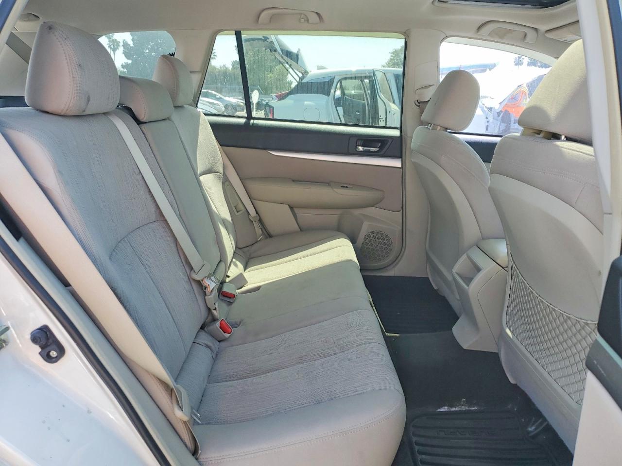 2014 Subaru Outback 2.5i Premium White vin: 4S4BRBDC7E3294058