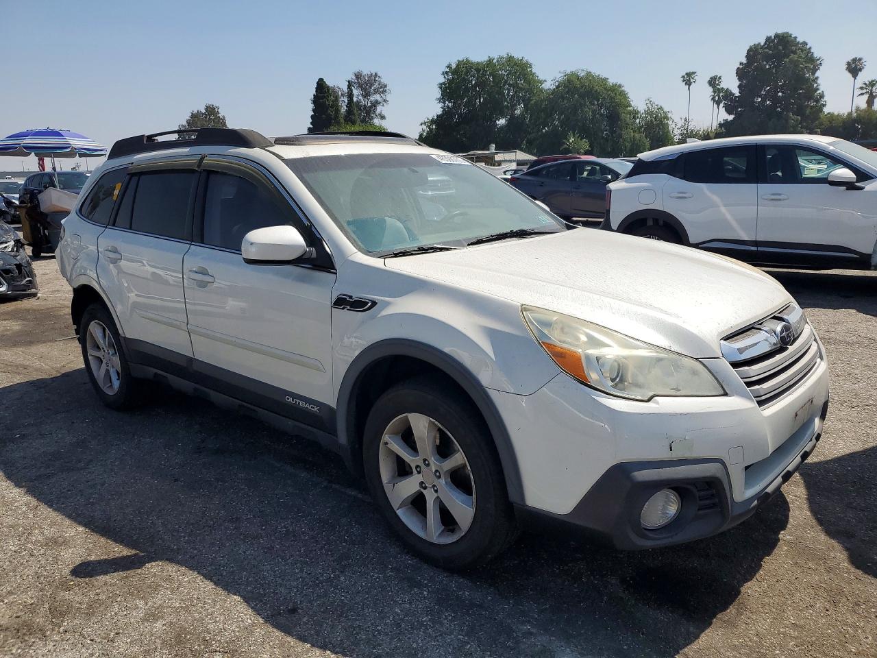 2014 Subaru Outback 2.5i Premium White vin: 4S4BRBDC7E3294058