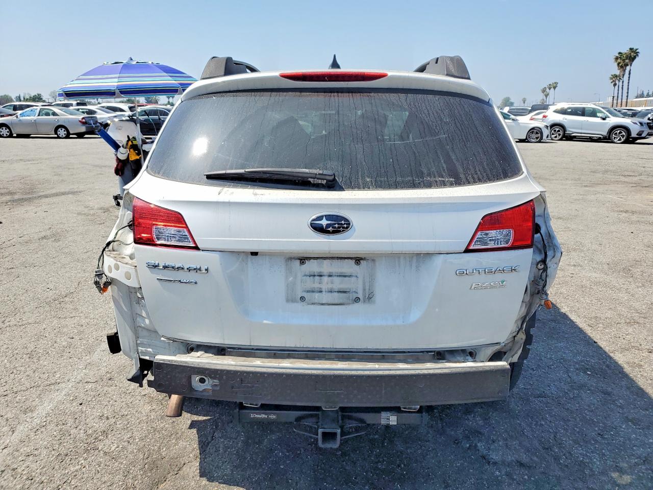 2014 Subaru Outback 2.5i Premium White vin: 4S4BRBDC7E3294058