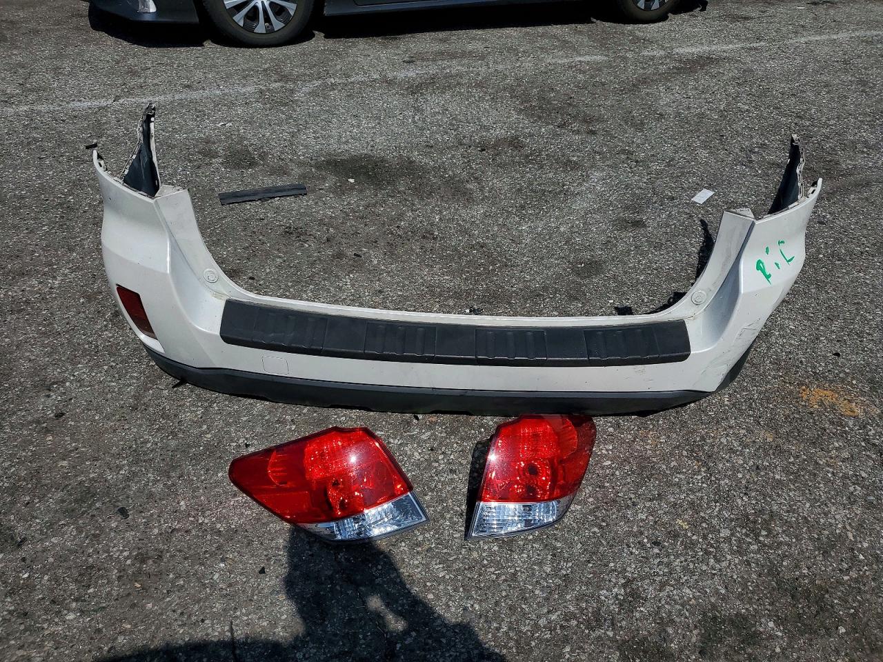 2014 Subaru Outback 2.5i Premium White vin: 4S4BRBDC7E3294058