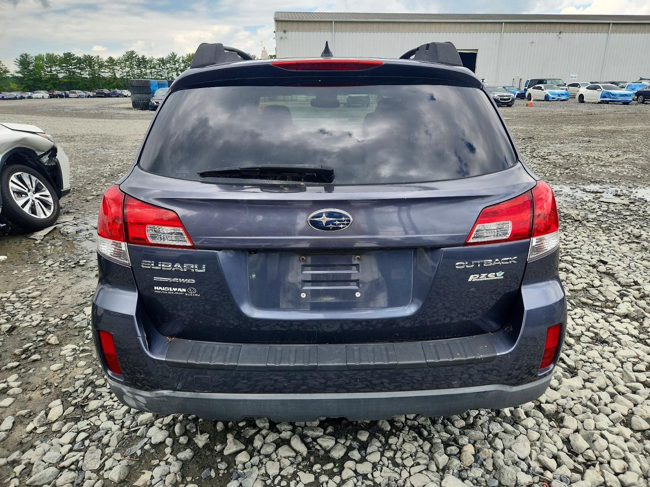 2014 Subaru Outback 2.5i Premium Blue vin: 4S4BRBDC9E3275981