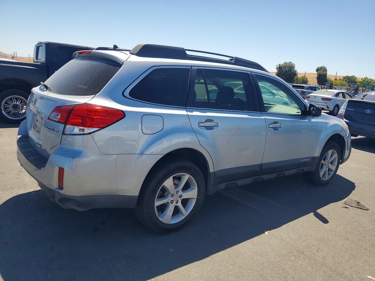 2014 Subaru Outback 2.5i Premium Silver vin: 4S4BRBDC9E3296815