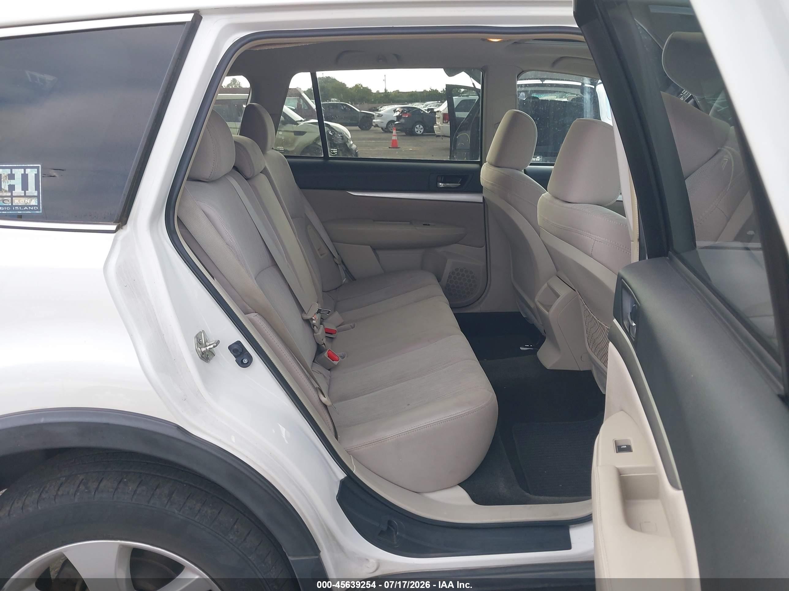 2014 Subaru Outback 2.5i Premium White vin: 4S4BRBDCXE3239815