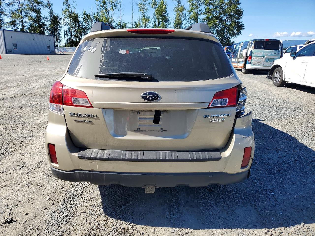 2010 Subaru Outback 2.5i Premium Gold vin: 4S4BRBEC3A3347654