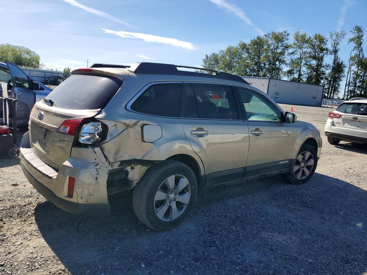 2010 Subaru Outback 2.5i Premium Gold vin: 4S4BRBEC3A3347654