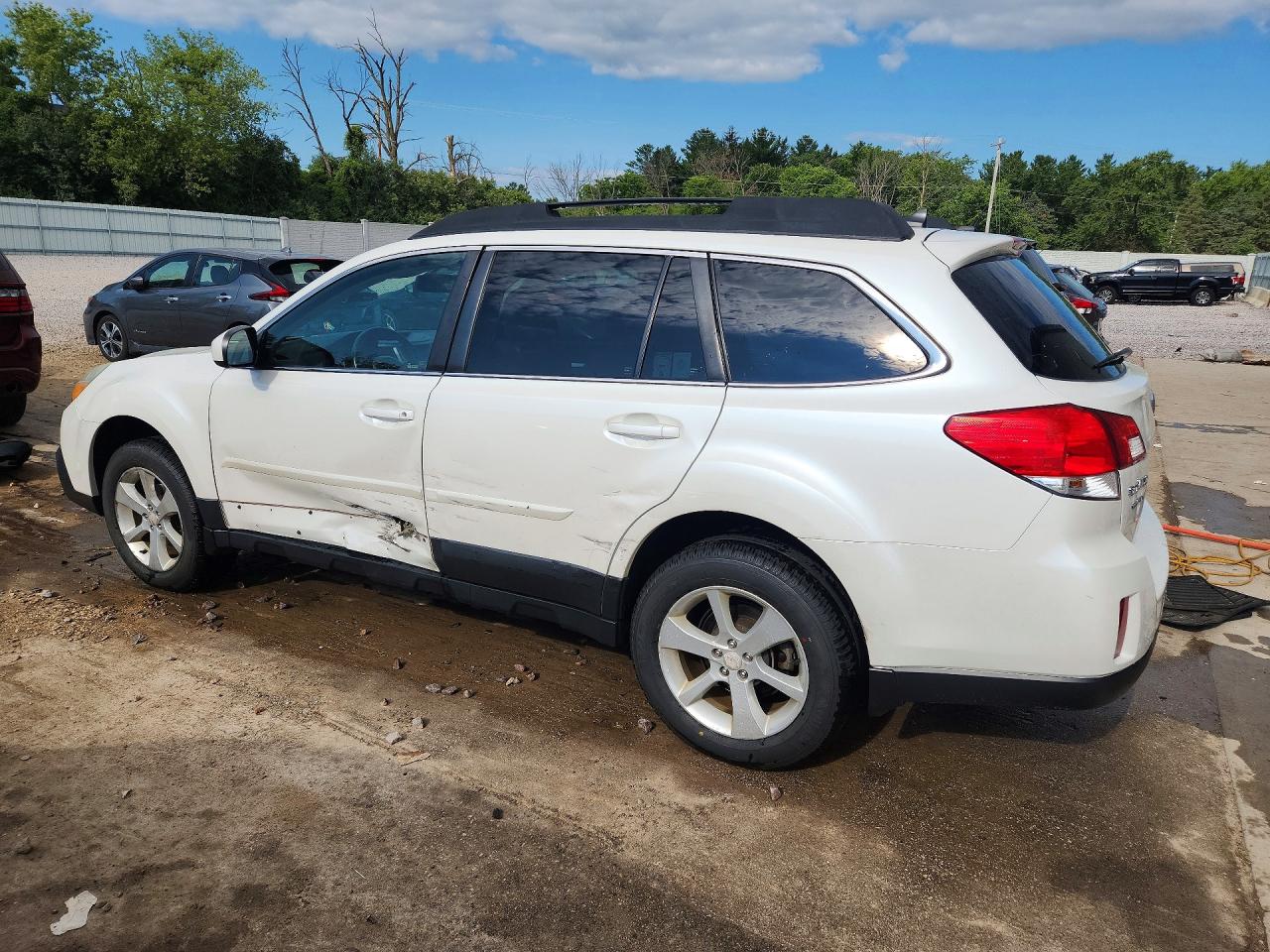 2014 Subaru Outback 2.5i Premium Белый vin: 4S4BRBECXE3201158