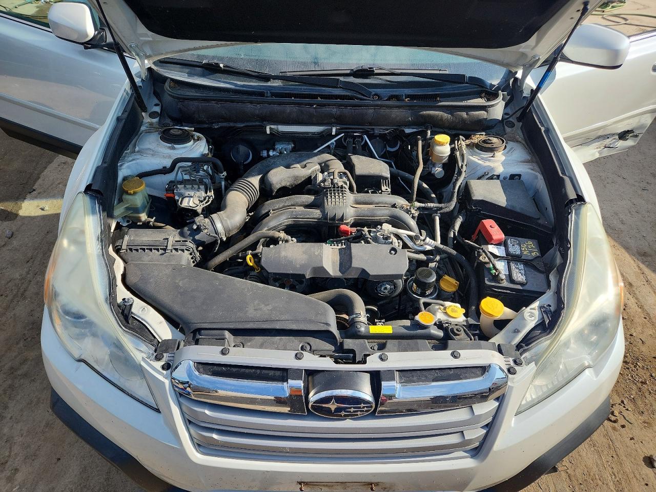 2014 Subaru Outback 2.5i Premium Белый vin: 4S4BRBECXE3201158