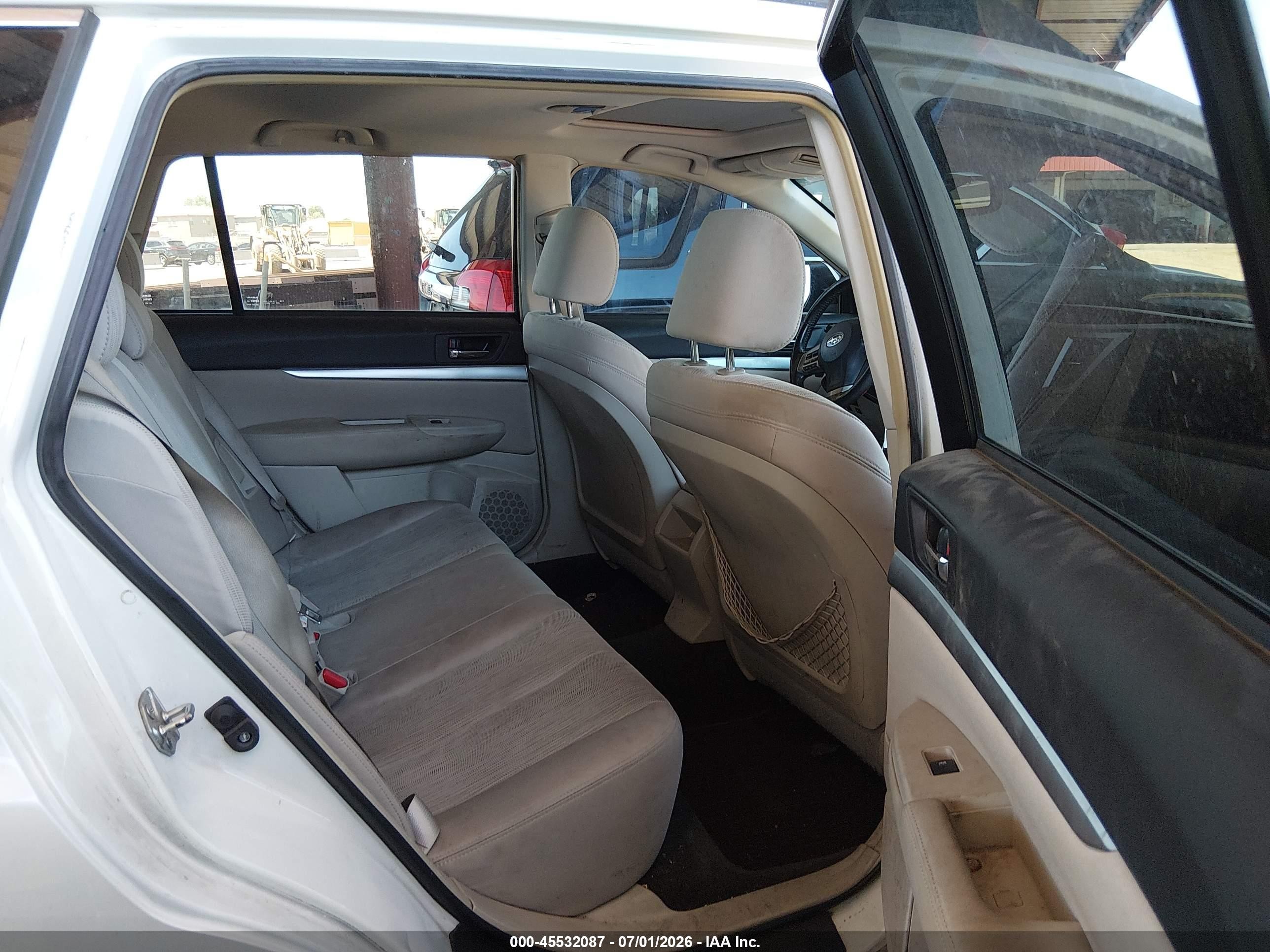 2014 Subaru Outback 2.5i Premium Cream vin: 4S4BRBFC1E3201161