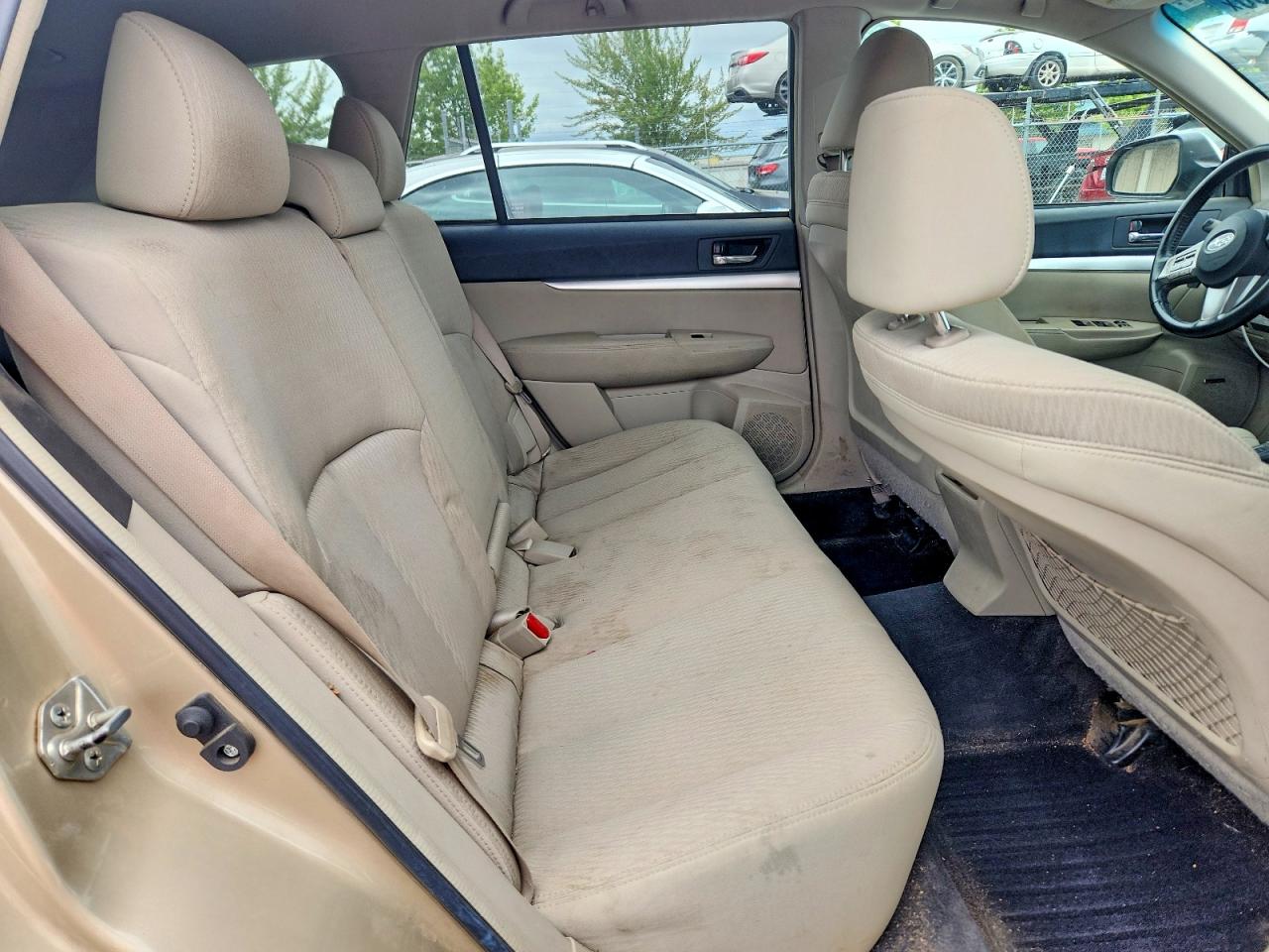 2010 Subaru Outback 2.5i Premium Cream vin: 4S4BRBFC2A3333954