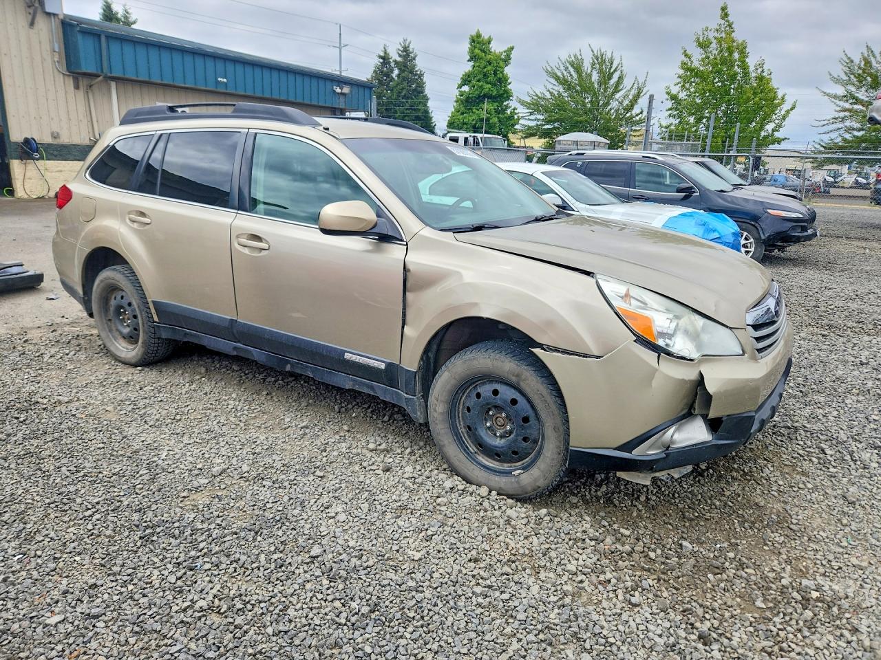 2010 Subaru Outback 2.5i Premium Cream vin: 4S4BRBFC2A3333954