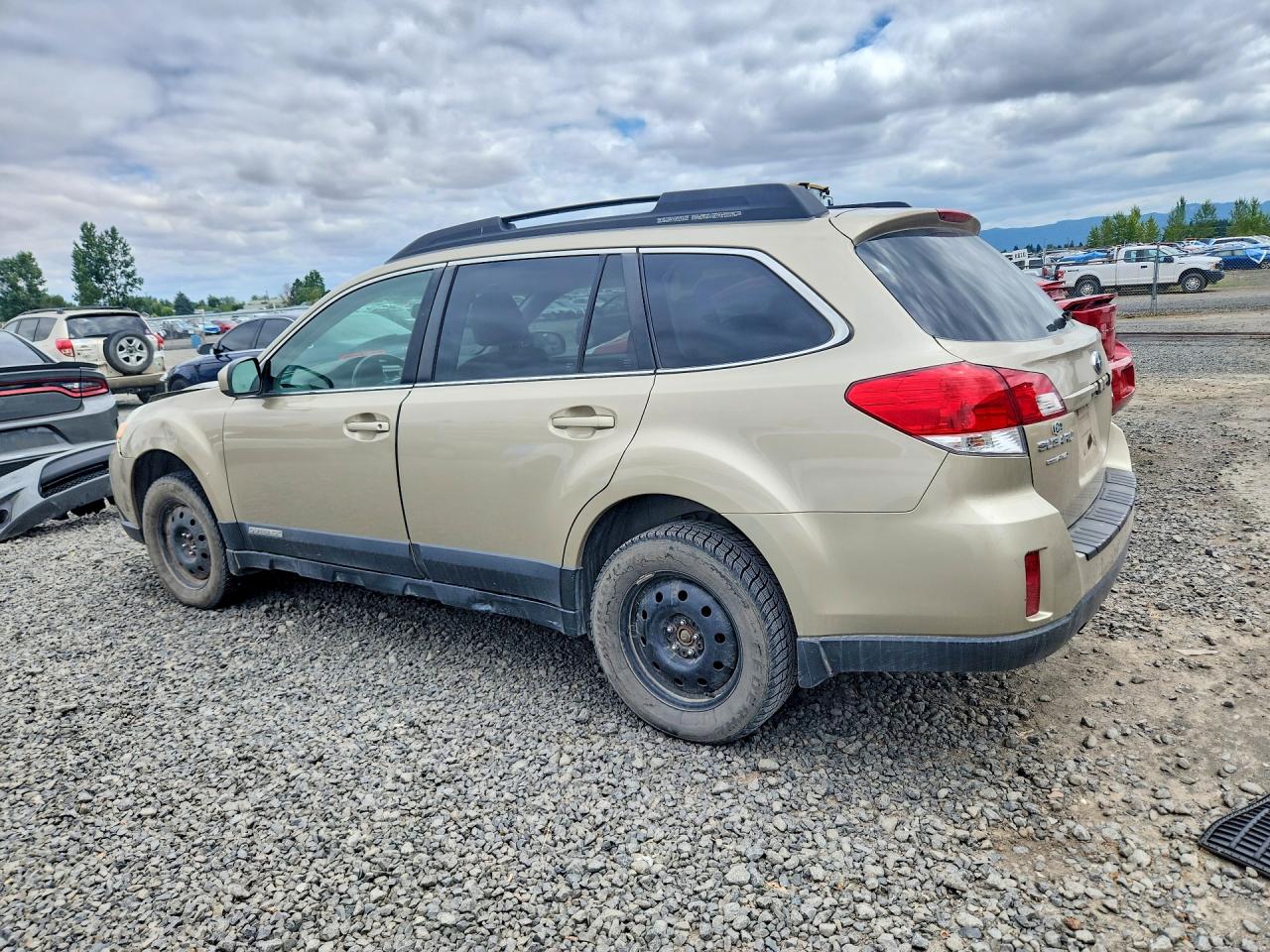 2010 Subaru Outback 2.5i Premium Cream vin: 4S4BRBFC2A3333954