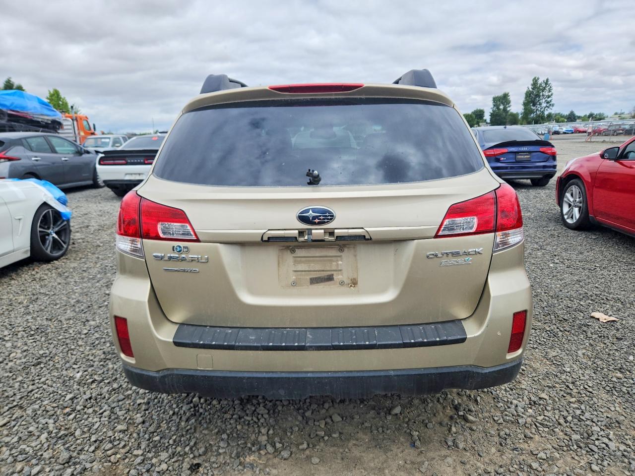 2010 Subaru Outback 2.5i Premium Cream vin: 4S4BRBFC2A3333954