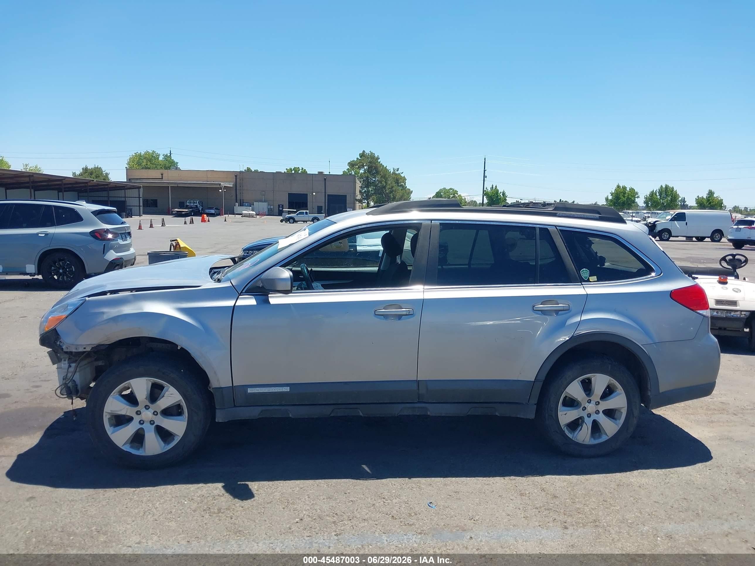 2011 Subaru Outback 2.5i Premium Silver vin: 4S4BRBFC2B3434543