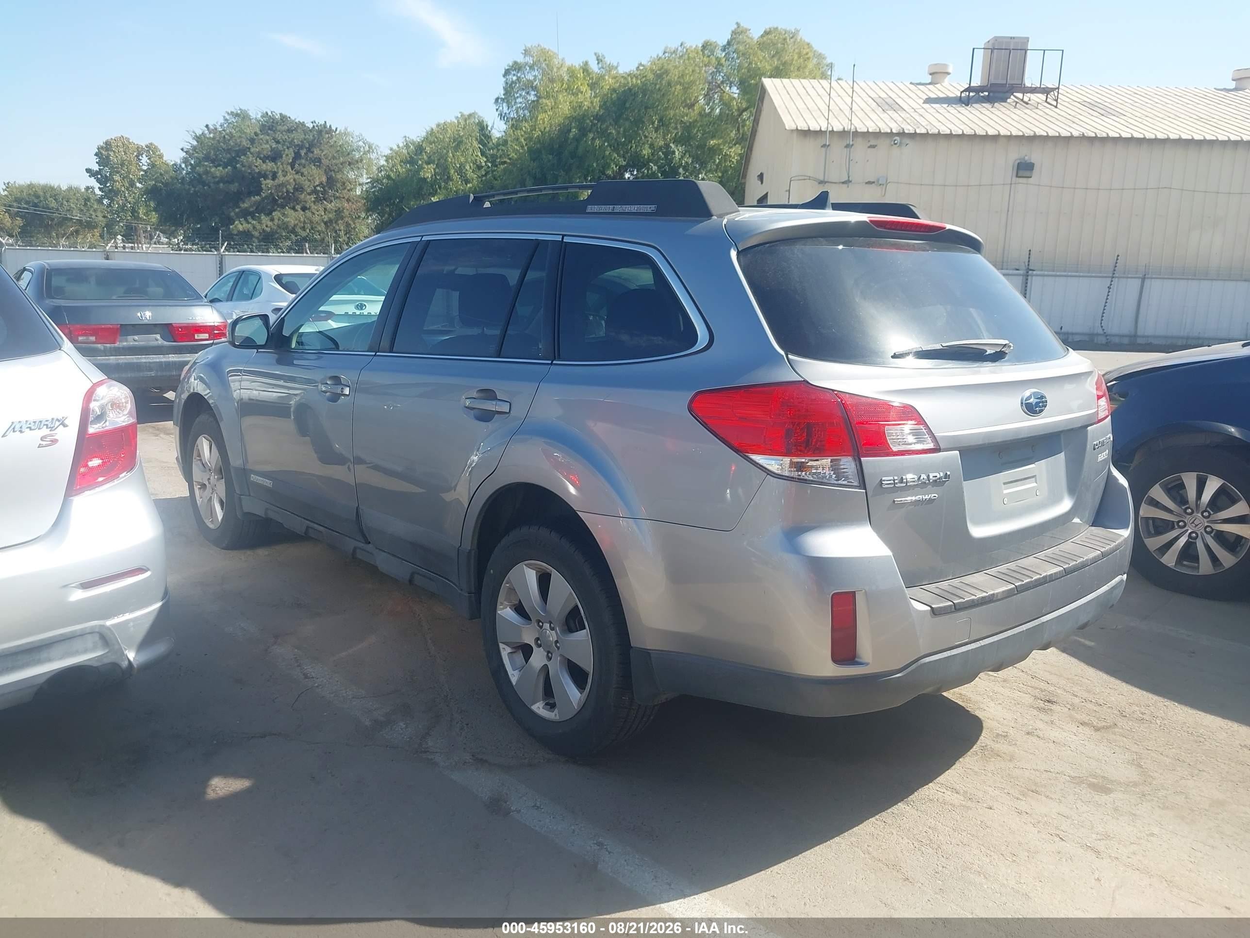 2011 Subaru Outback 2.5i Premium Серебряный vin: 4S4BRBFC4B3344536