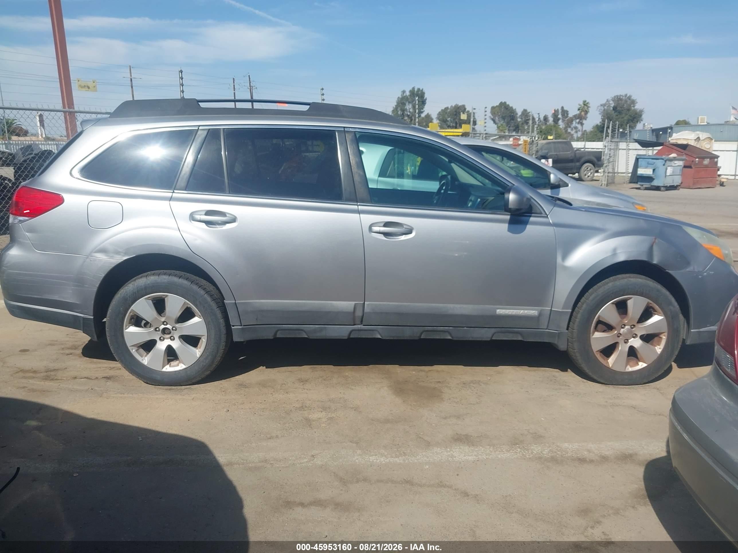 2011 Subaru Outback 2.5i Premium Серебряный vin: 4S4BRBFC4B3344536
