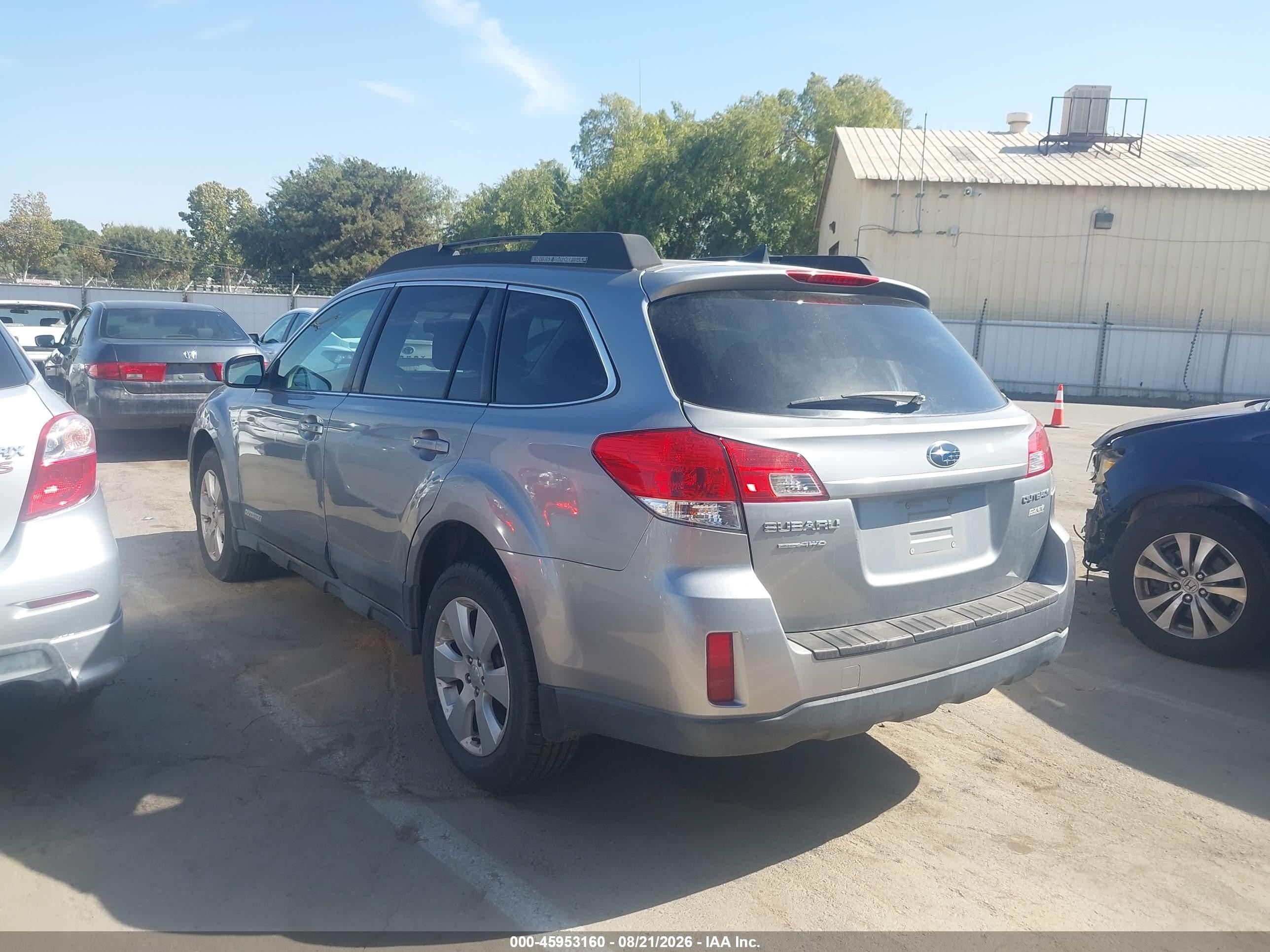 2011 Subaru Outback 2.5i Premium Серебряный vin: 4S4BRBFC4B3344536