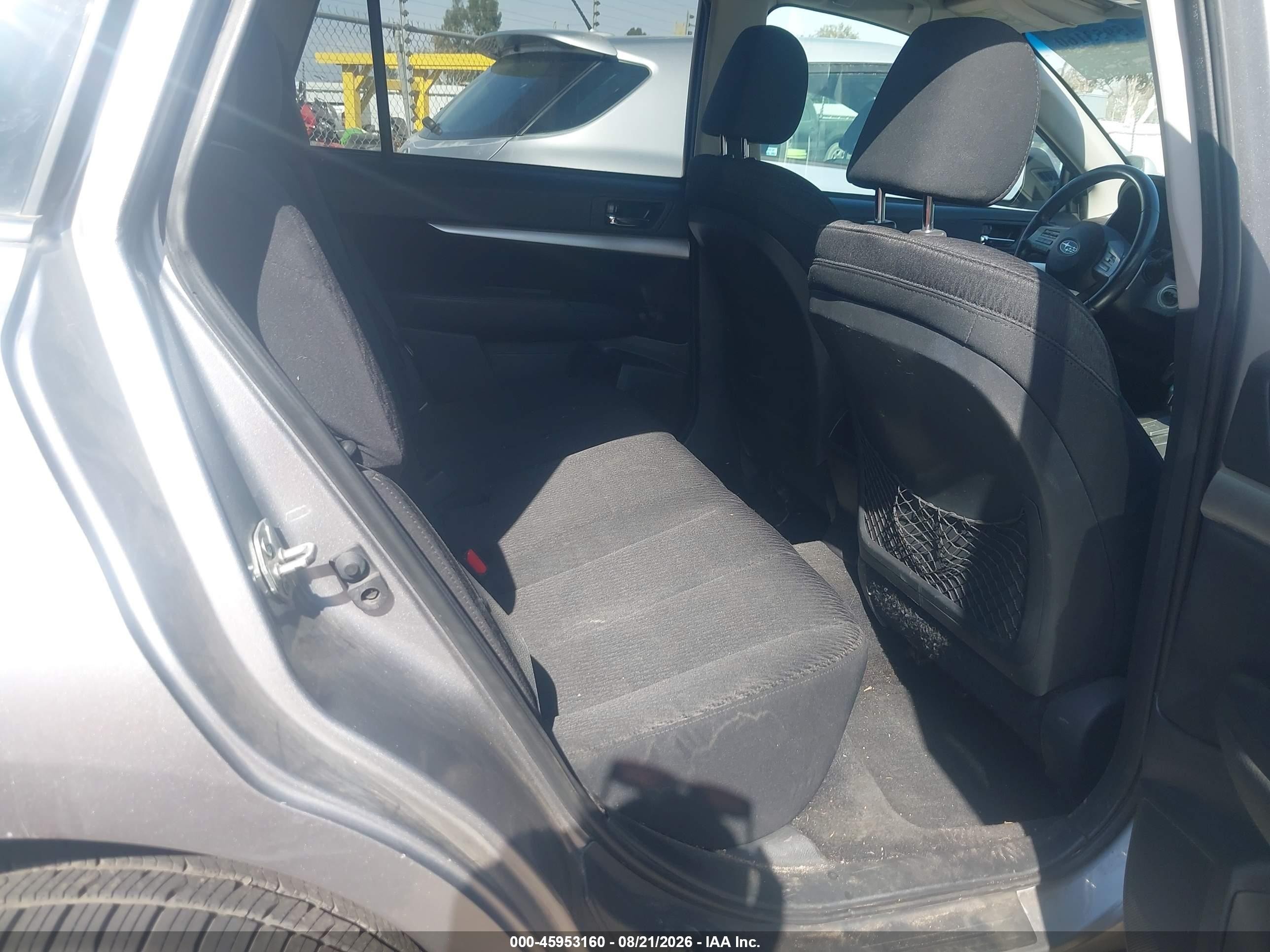 2011 Subaru Outback 2.5i Premium Серебряный vin: 4S4BRBFC4B3344536