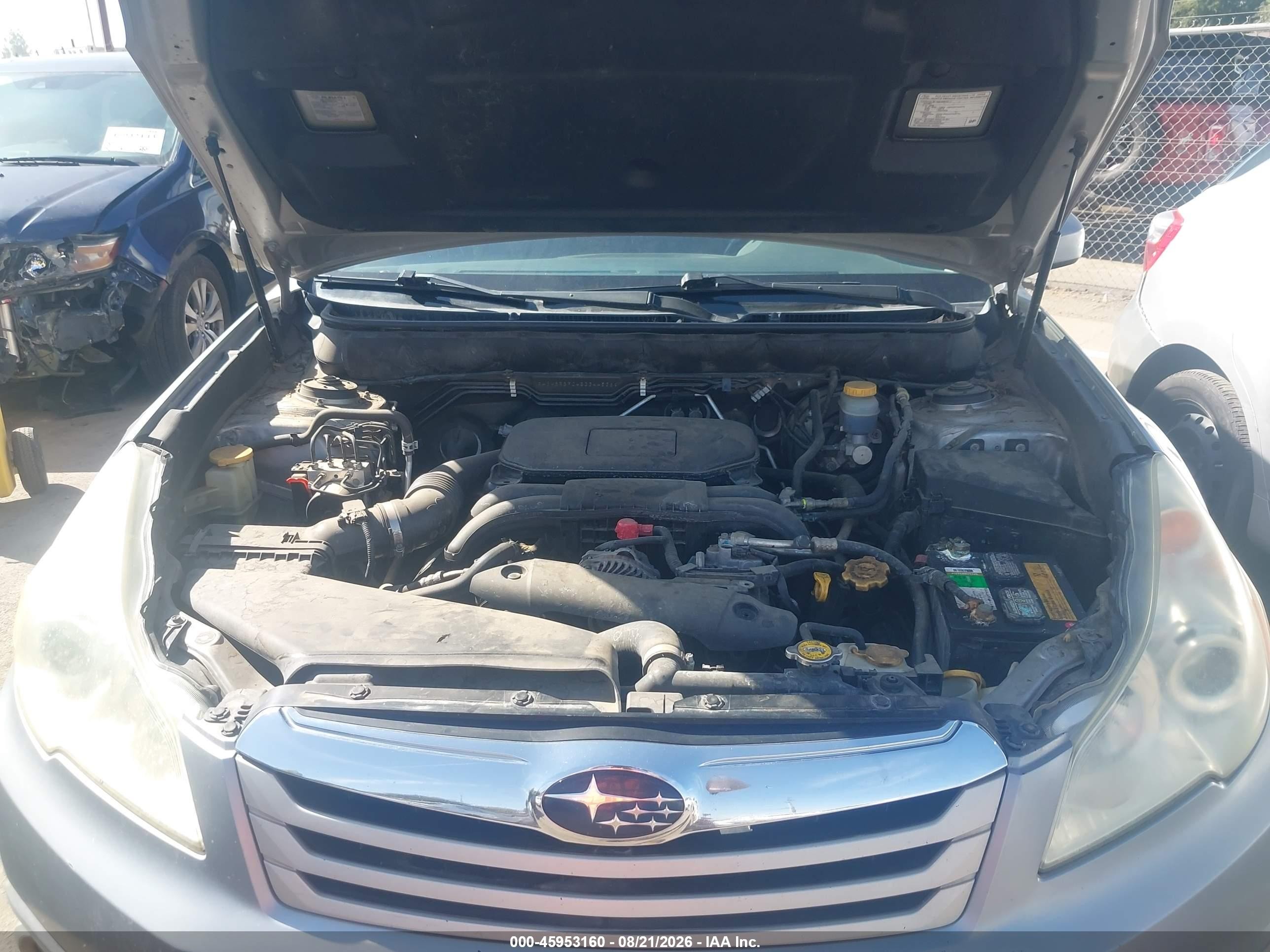 2011 Subaru Outback 2.5i Premium Серебряный vin: 4S4BRBFC4B3344536