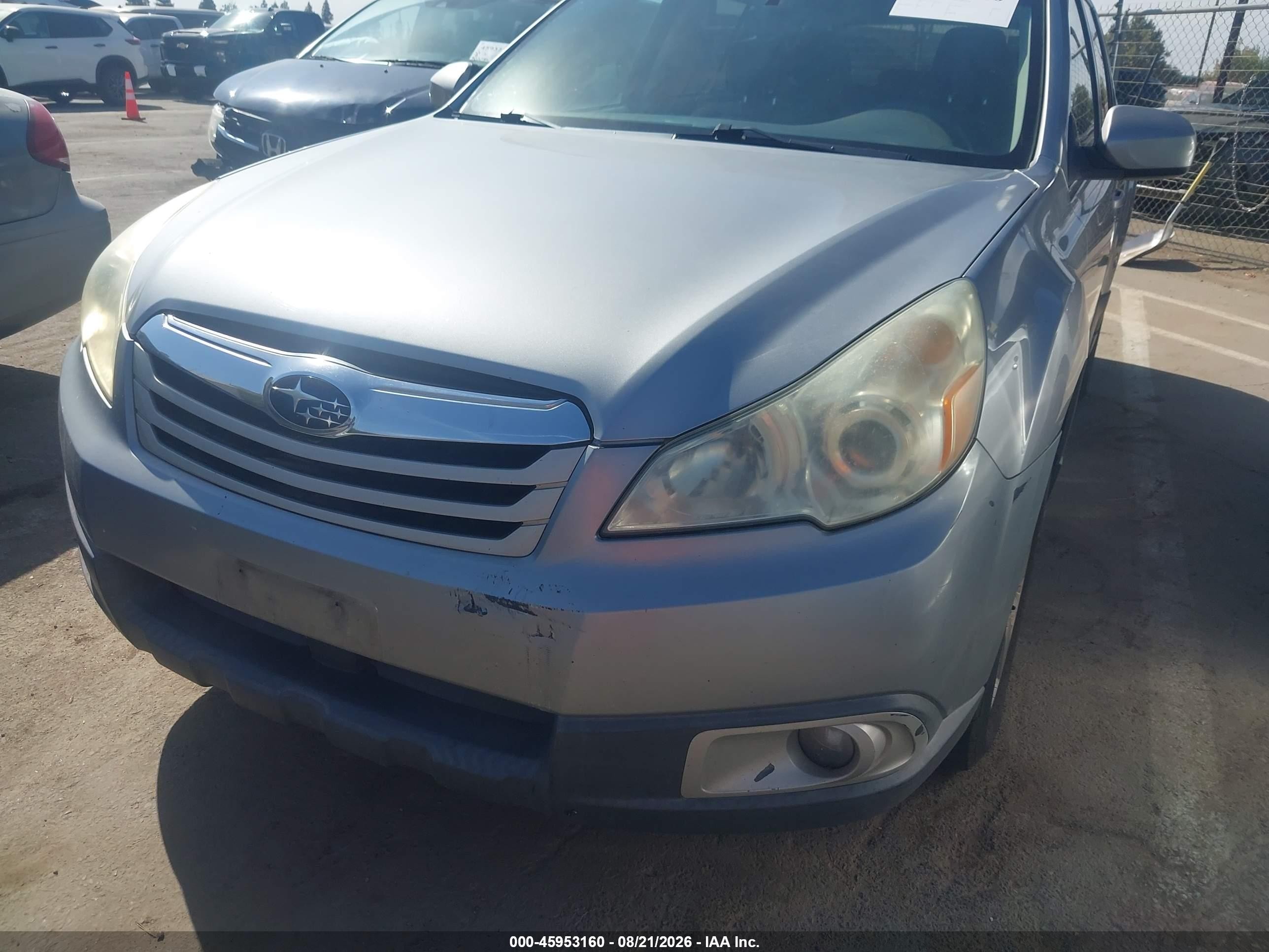 2011 Subaru Outback 2.5i Premium Серебряный vin: 4S4BRBFC4B3344536