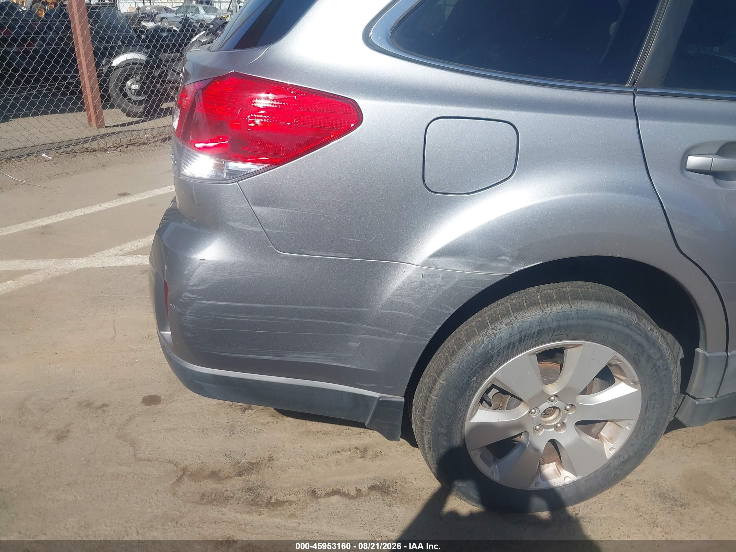 2011 Subaru Outback 2.5i Premium Серебряный vin: 4S4BRBFC4B3344536