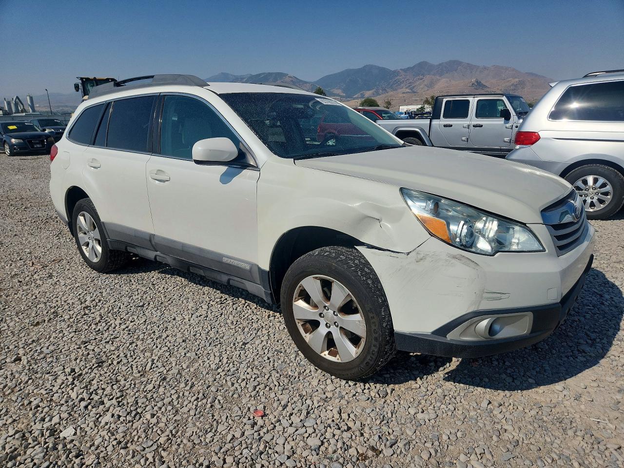 2010 Subaru Outback 2.5i Premium White vin: 4S4BRBFC5A3338517