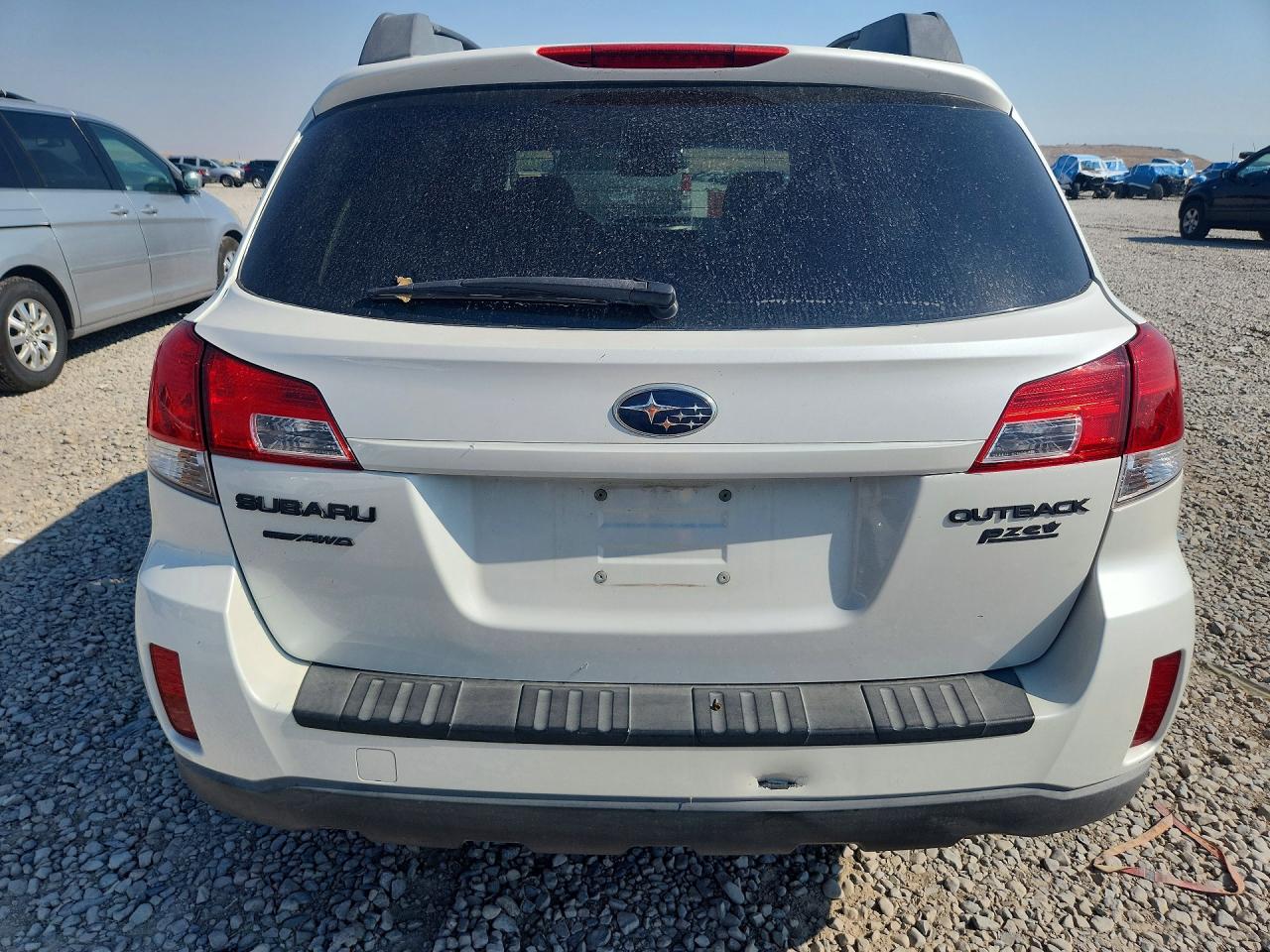 2010 Subaru Outback 2.5i Premium White vin: 4S4BRBFC5A3338517