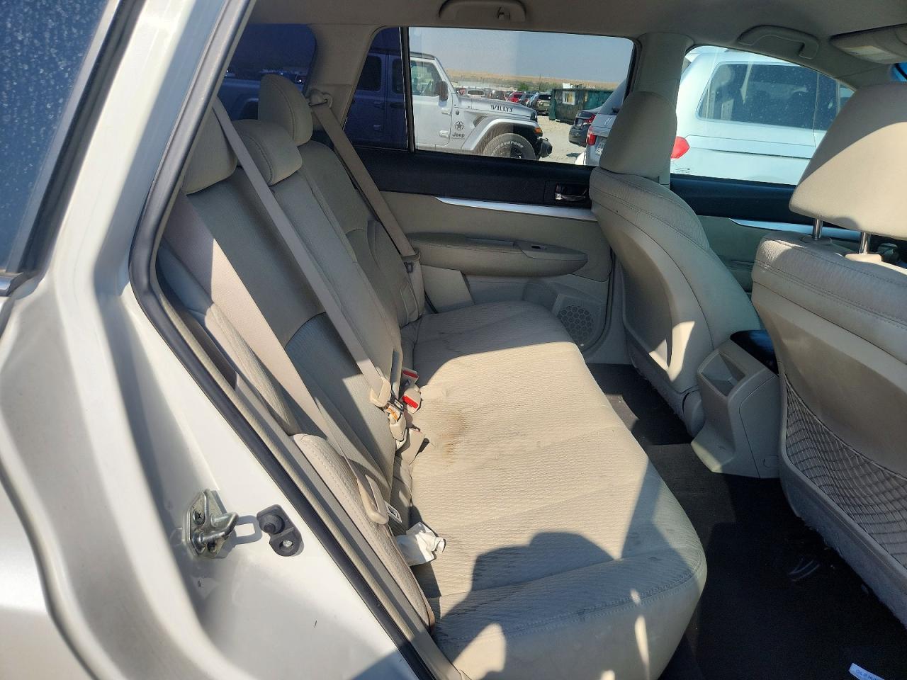 2010 Subaru Outback 2.5i Premium White vin: 4S4BRBFC5A3338517