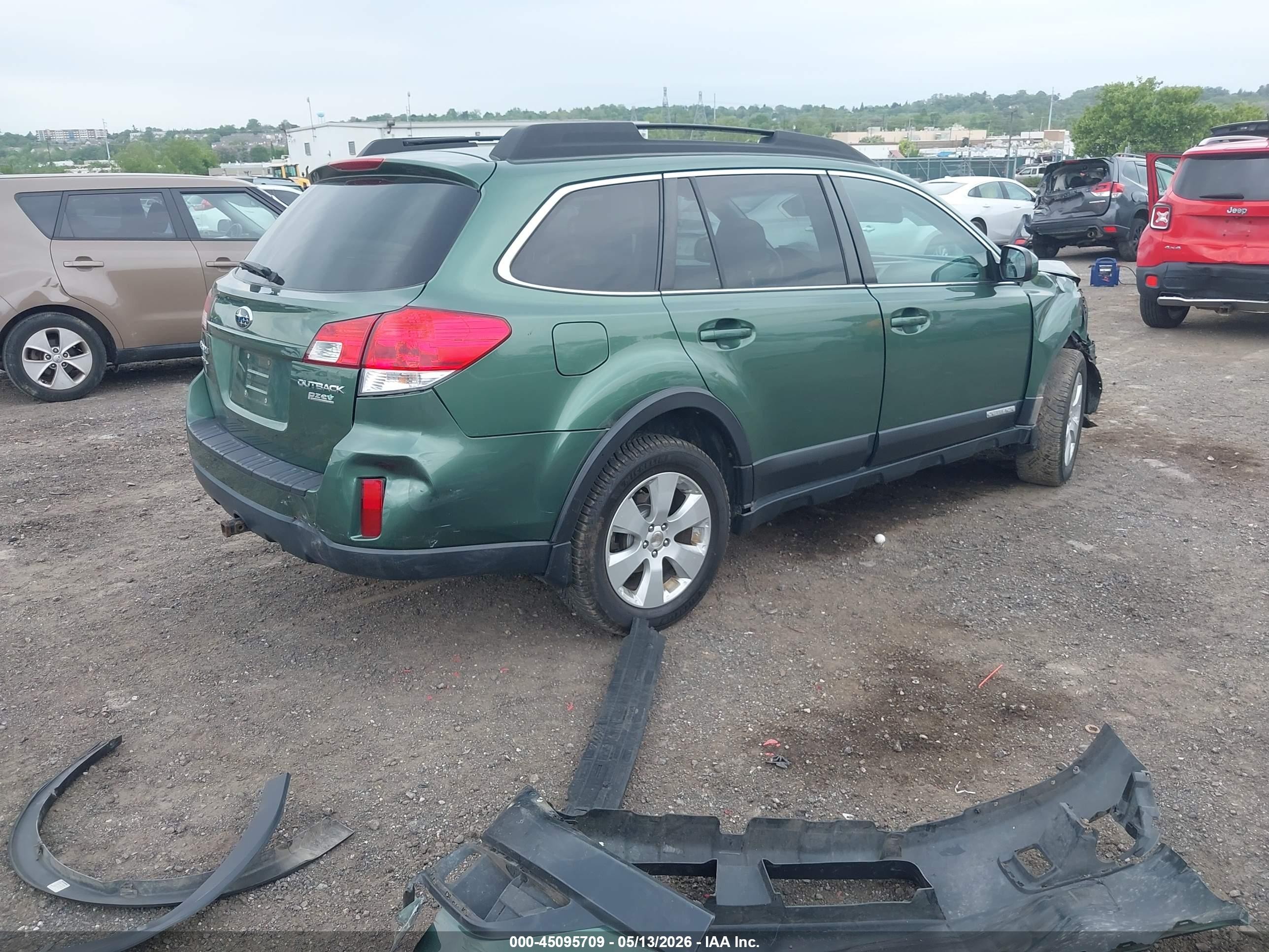 2010 Subaru Outback 2.5i Premium Зеленый vin: 4S4BRBFC6A1365026