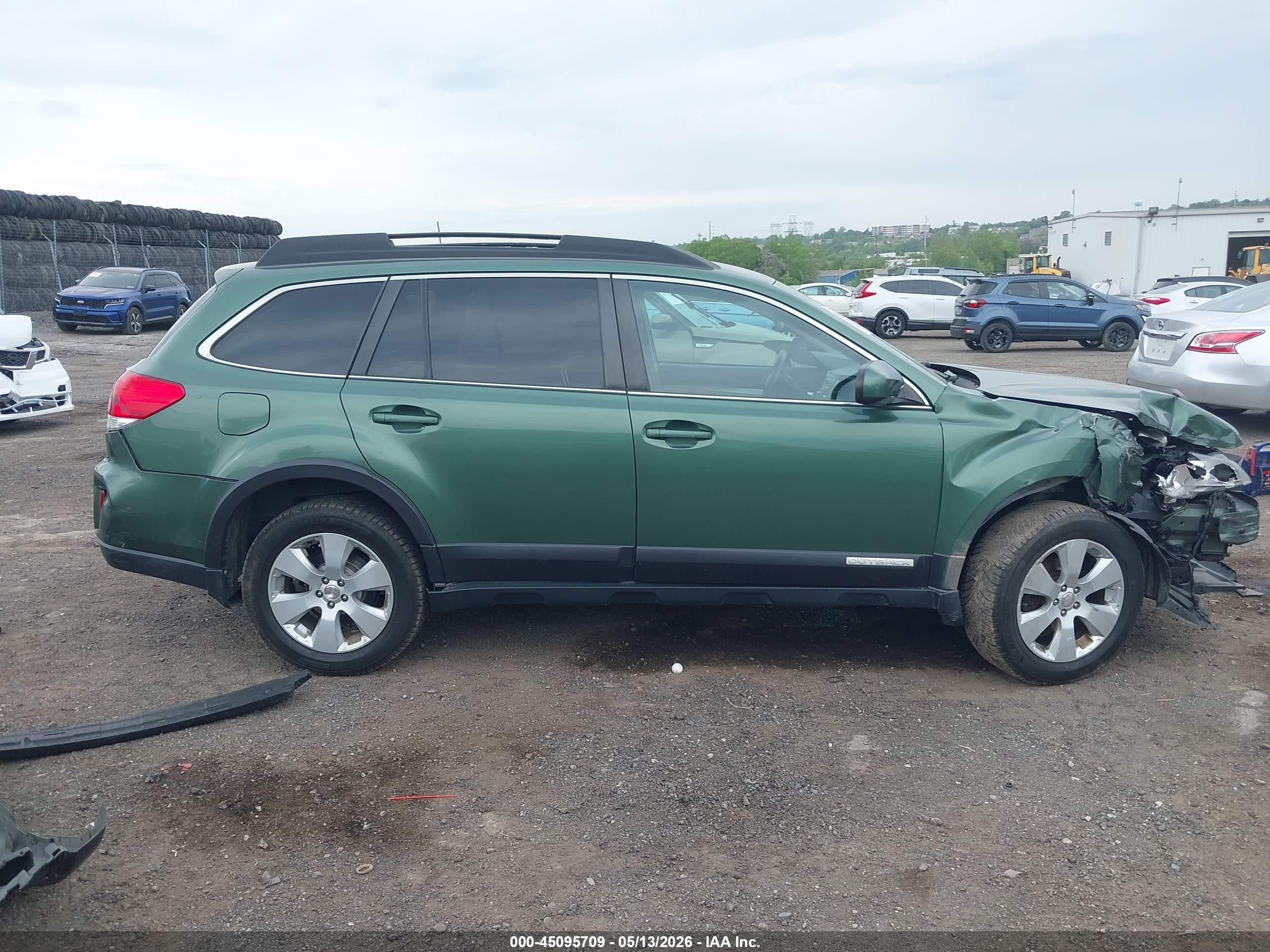 2010 Subaru Outback 2.5i Premium Зеленый vin: 4S4BRBFC6A1365026