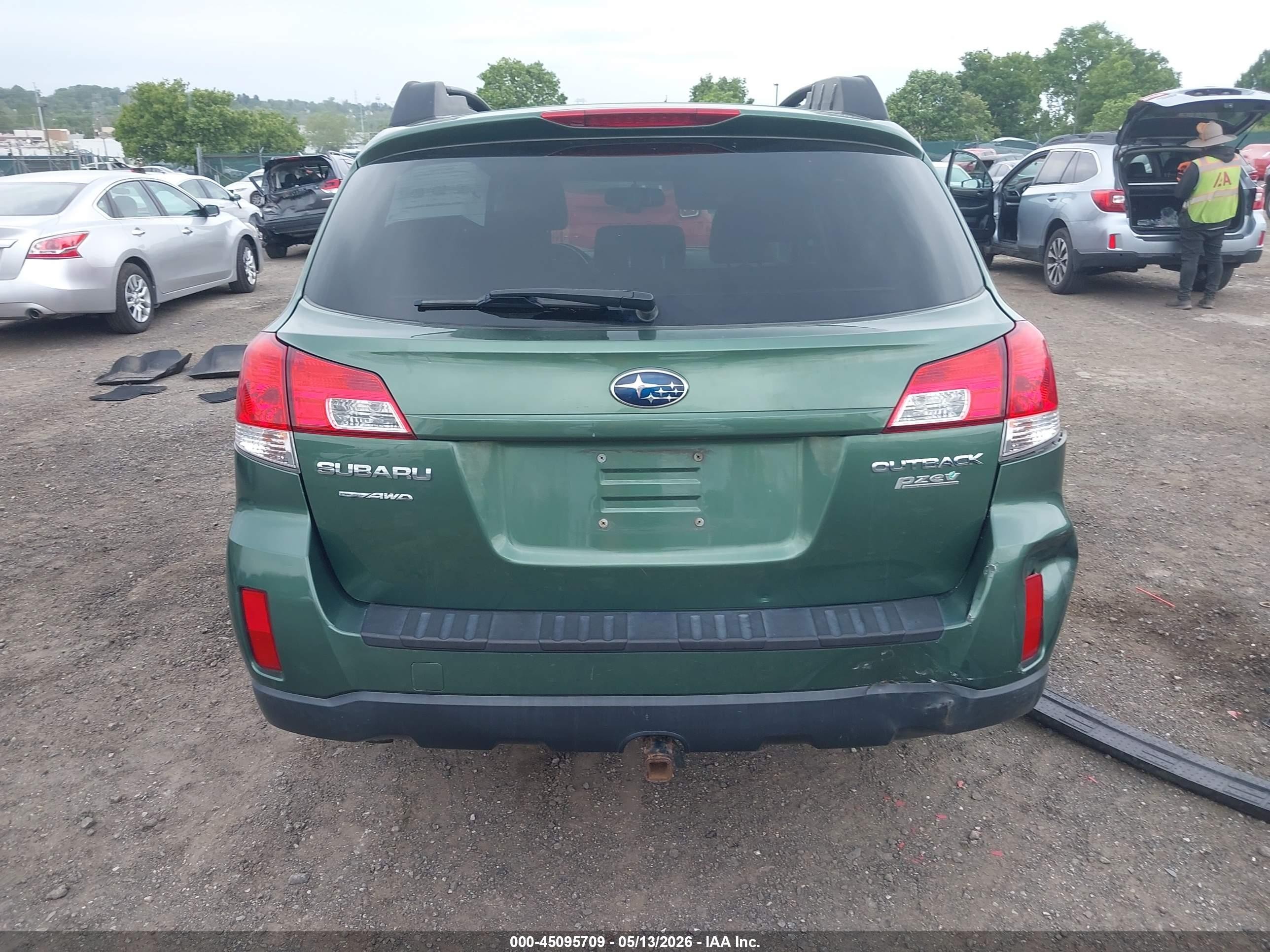 2010 Subaru Outback 2.5i Premium Зеленый vin: 4S4BRBFC6A1365026