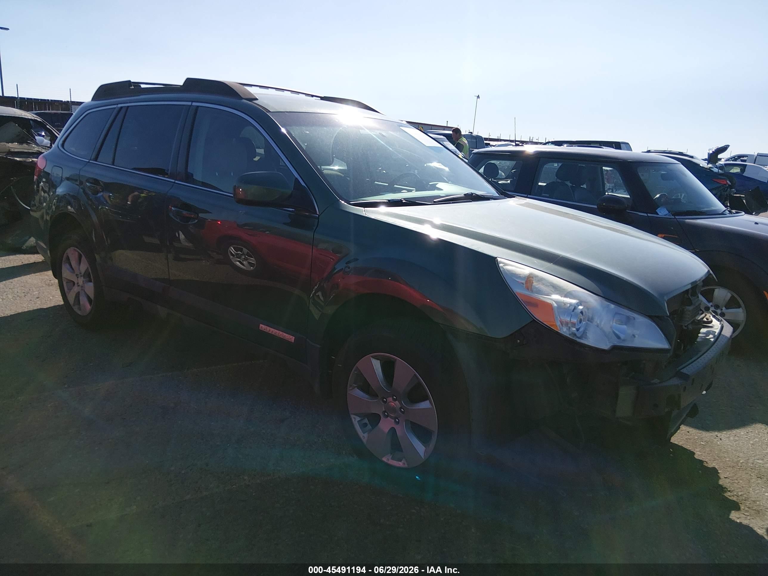 2010 Subaru Outback 2.5i Premium Зеленый vin: 4S4BRBFC7A3384172