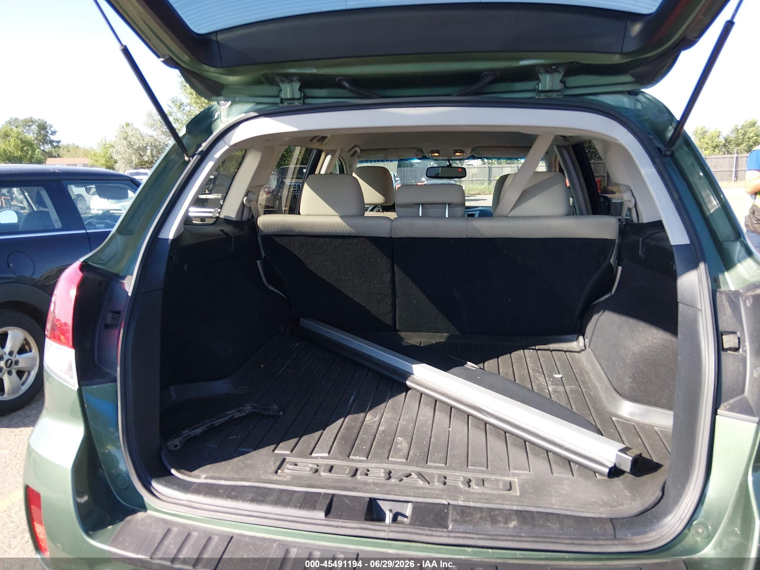2010 Subaru Outback 2.5i Premium Green vin: 4S4BRBFC7A3384172
