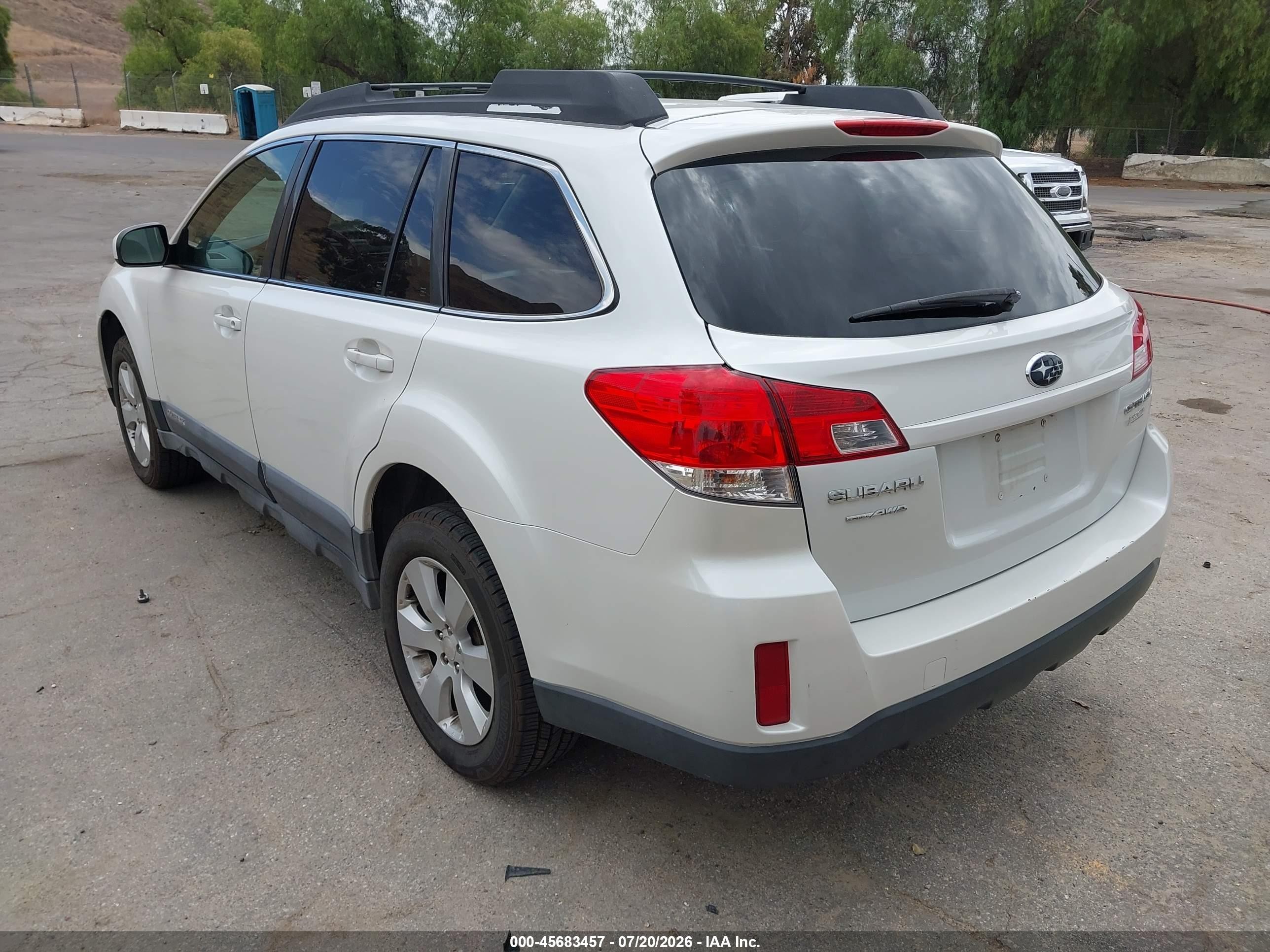2010 Subaru Outback 2.5i Premium White vin: 4S4BRBFC9A3356468