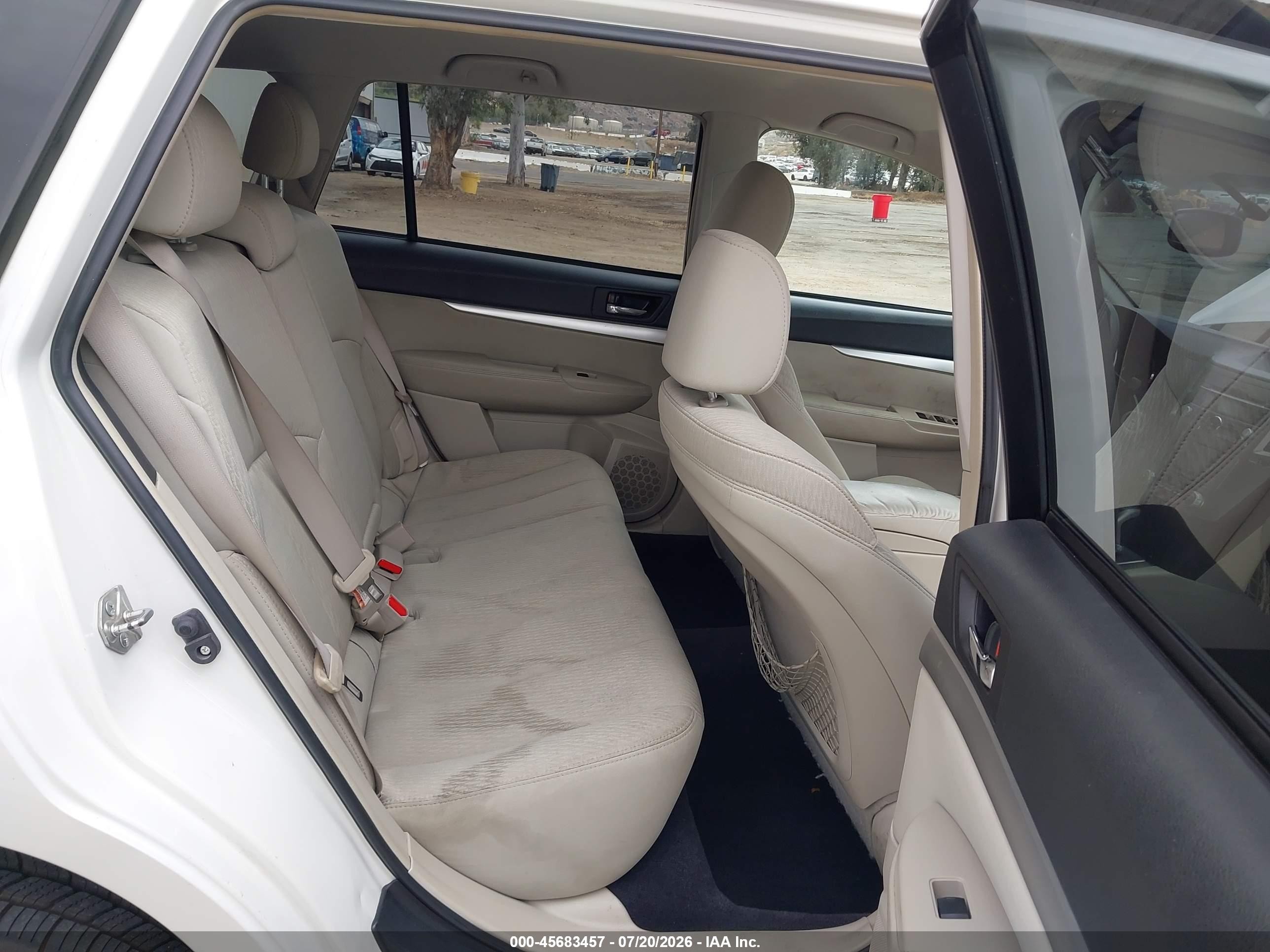 2010 Subaru Outback 2.5i Premium White vin: 4S4BRBFC9A3356468
