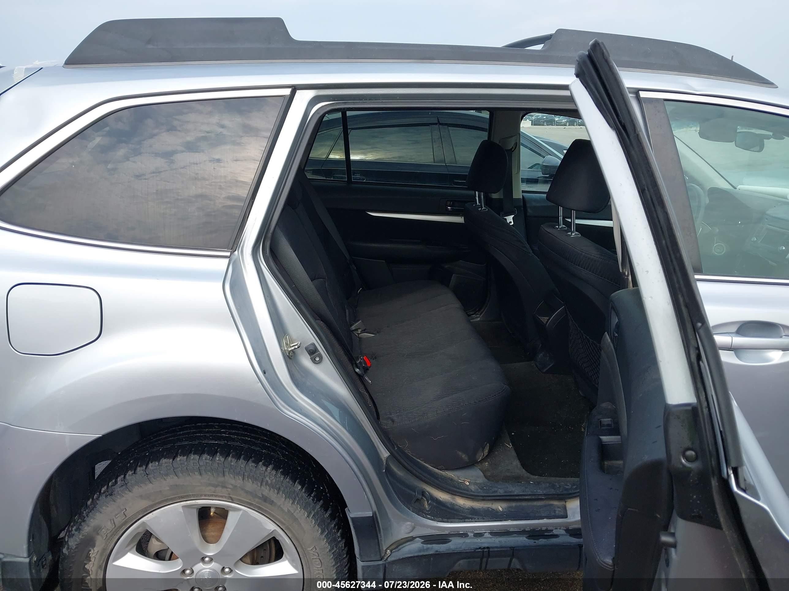 2012 Subaru Outback 2.5i Premium Silver vin: 4S4BRBFC9C3222210
