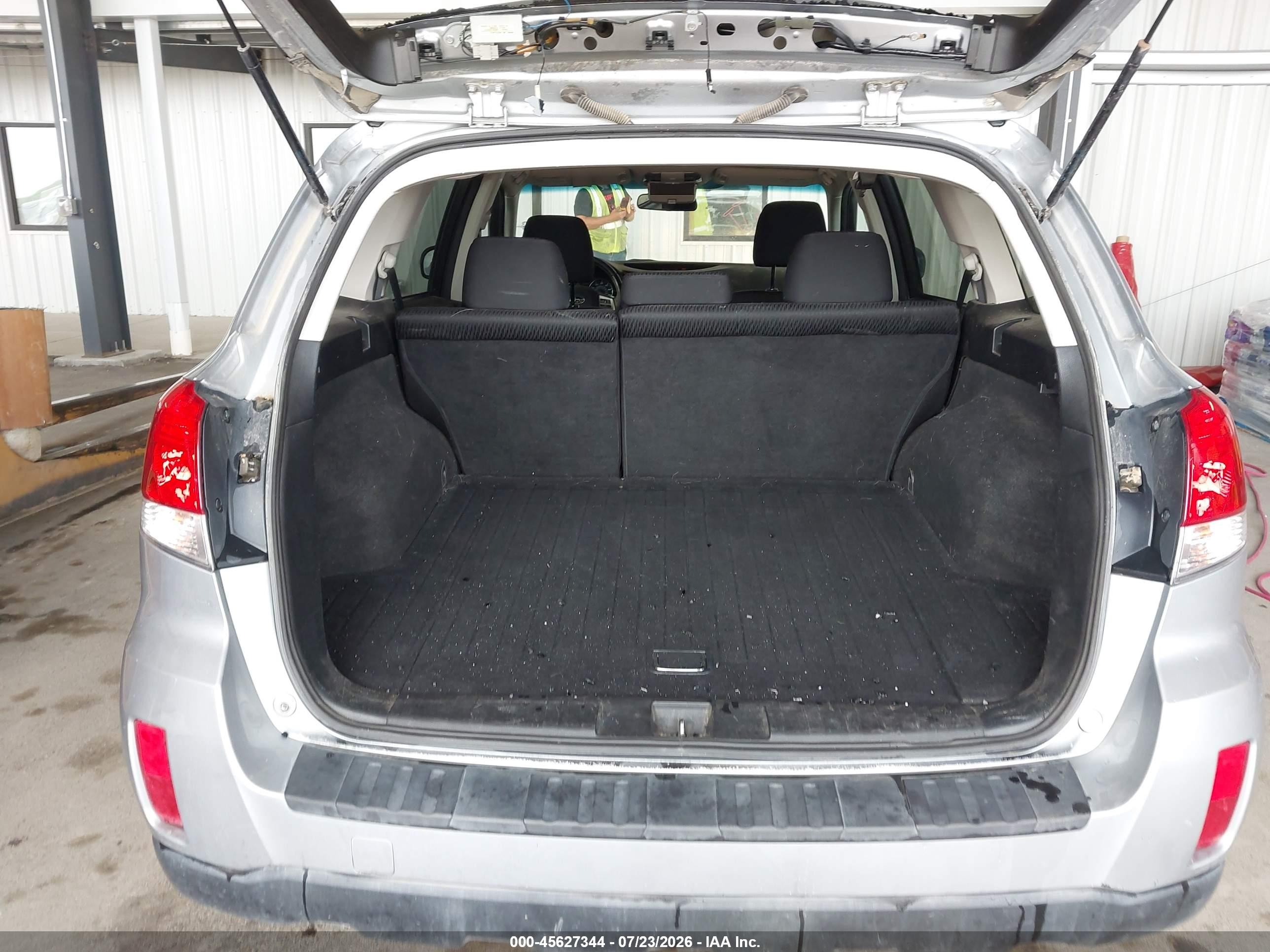 2012 Subaru Outback 2.5i Premium Silver vin: 4S4BRBFC9C3222210