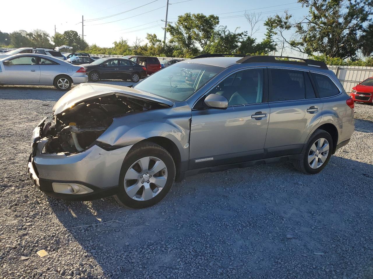 2011 Subaru Outback 2.5i Premium Silver vin: 4S4BRBFCXB3385494