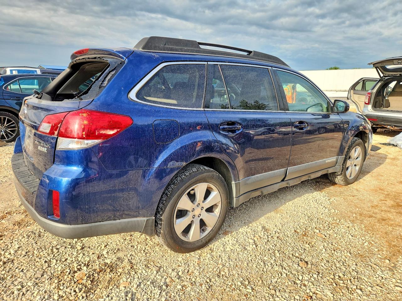 2010 Subaru Outback 2.5i Premium Blue vin: 4S4BRBGC0A3372623