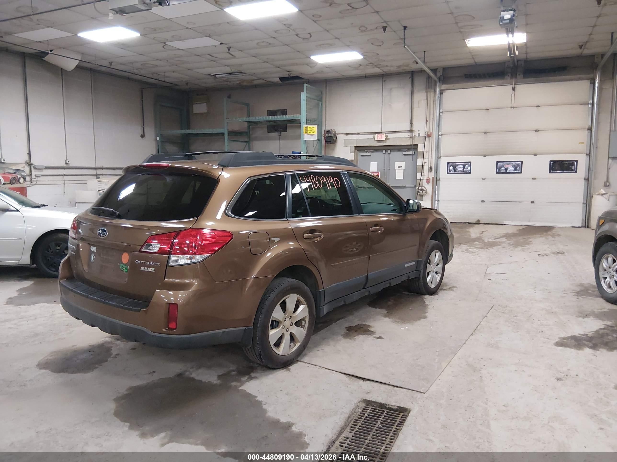 2011 Subaru Outback 2.5i Premium Brown vin: 4S4BRBGC0B3440422