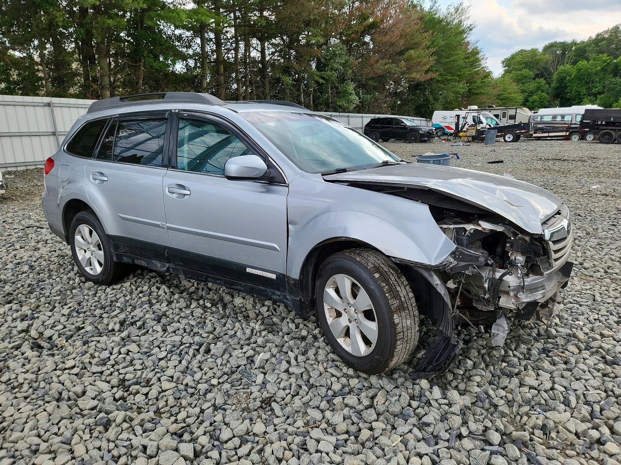 2012 Subaru Outback 2.5i Premium Серебряный vin: 4S4BRBGC0C3208453