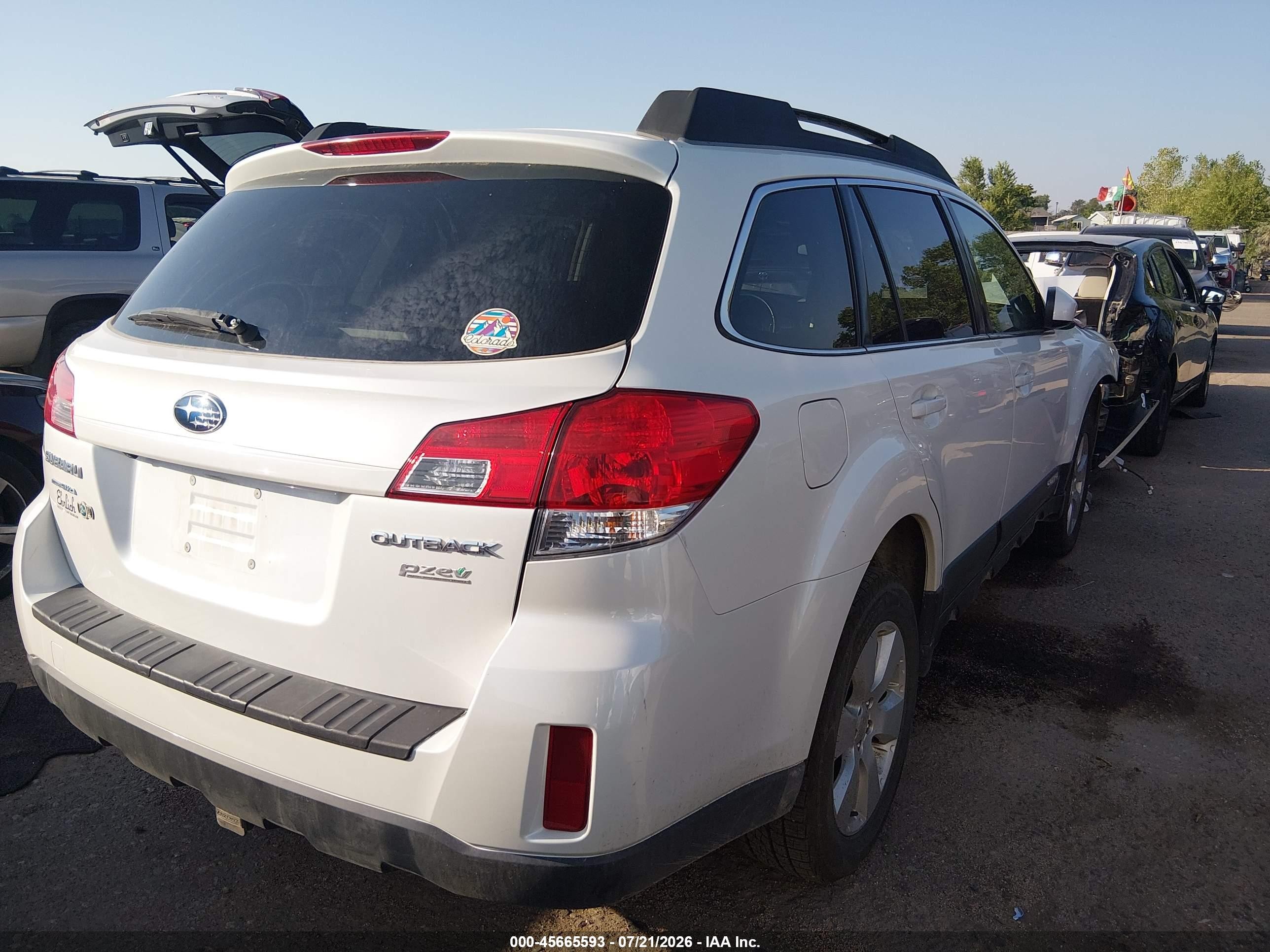 2011 Subaru Outback 2.5i Premium White vin: 4S4BRBGC1B3333797
