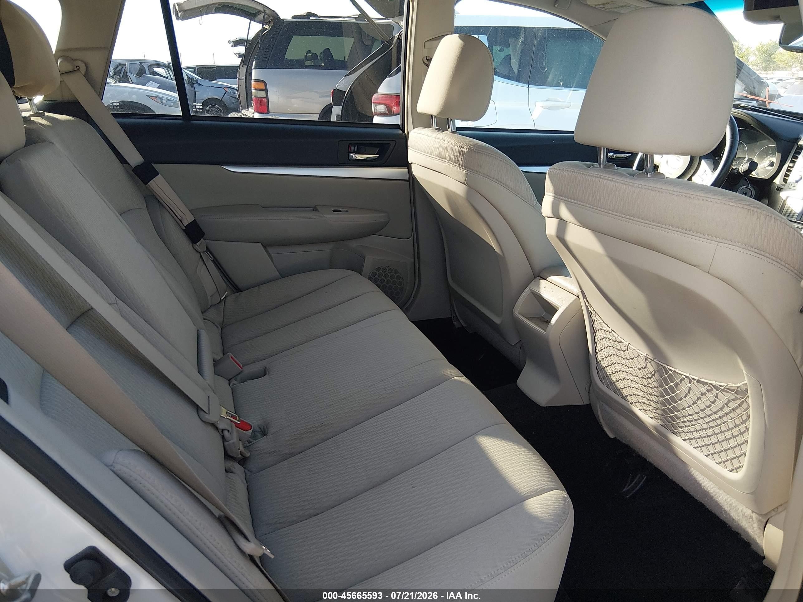 2011 Subaru Outback 2.5i Premium White vin: 4S4BRBGC1B3333797